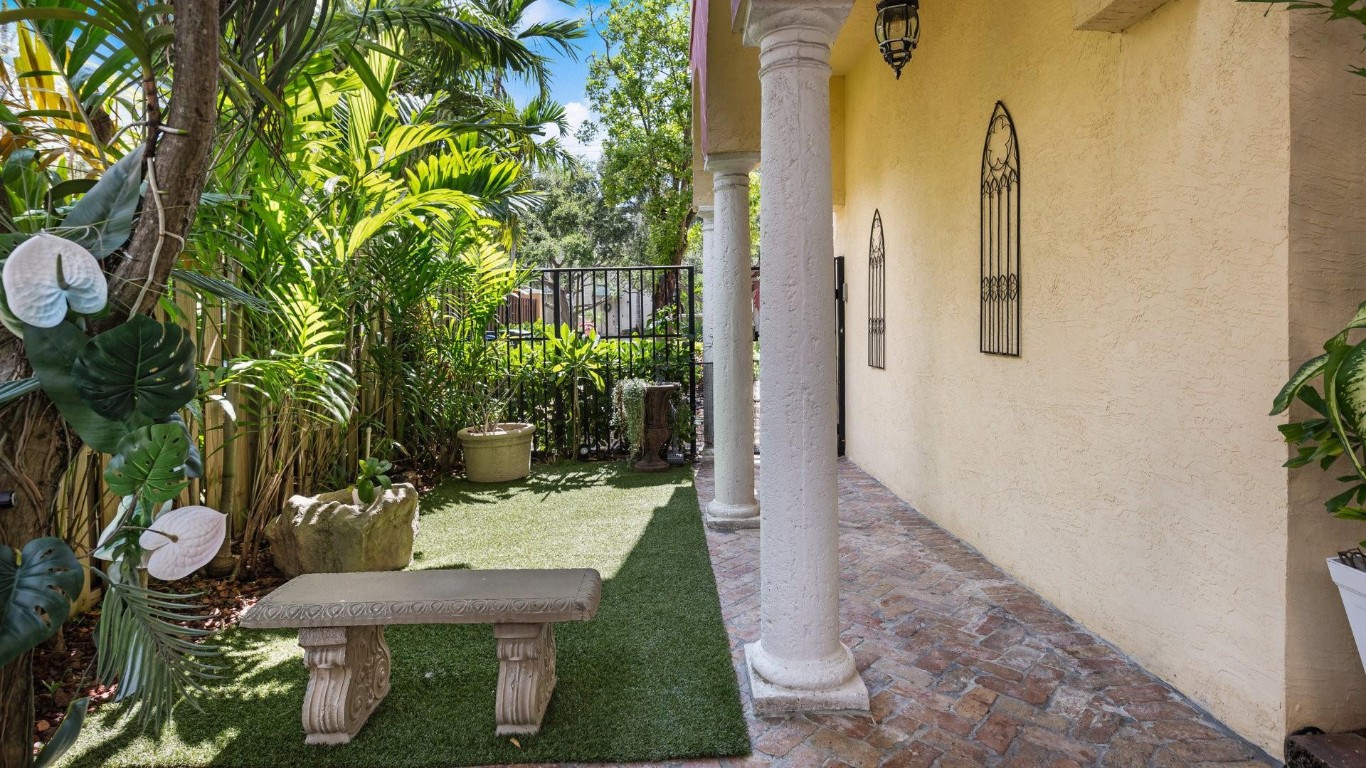 1423 Bayview Dr 1423