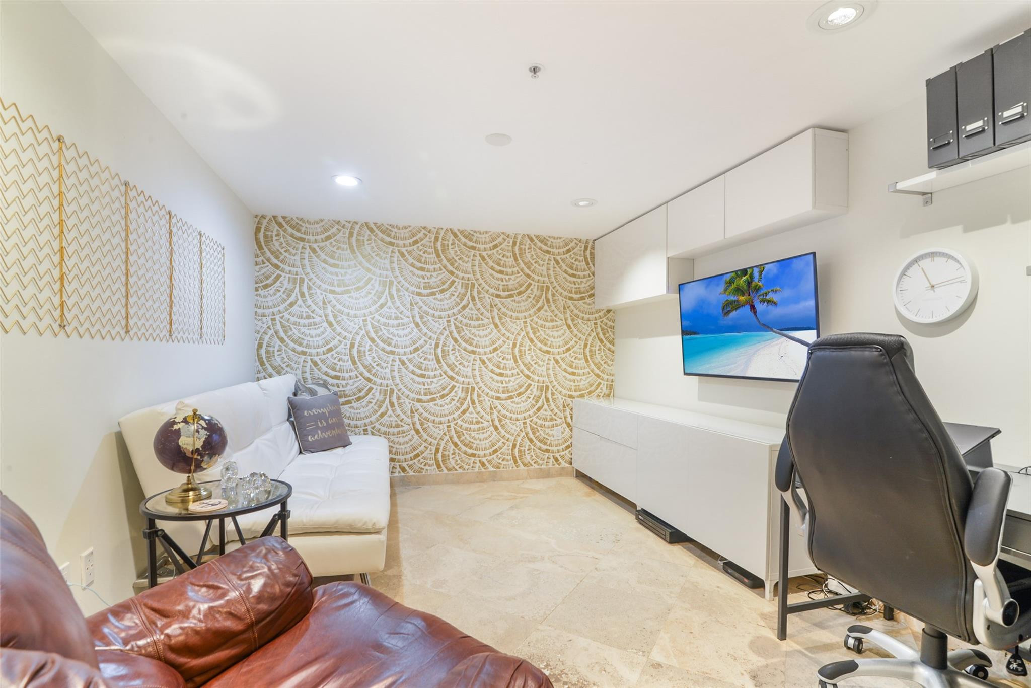 100 S Birch Road 802