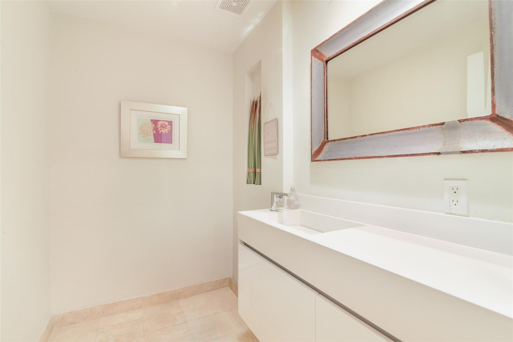 100 S Birch Road 802