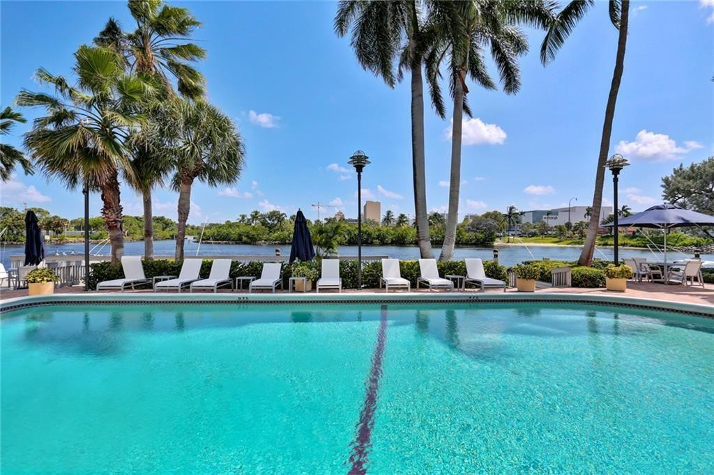 1160 N Federal Hwy 1015