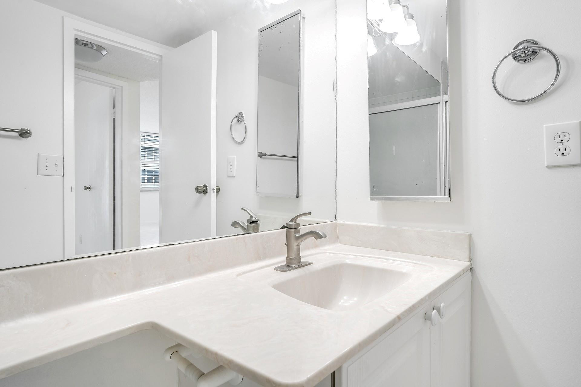 1160 N Federal Hwy 1015