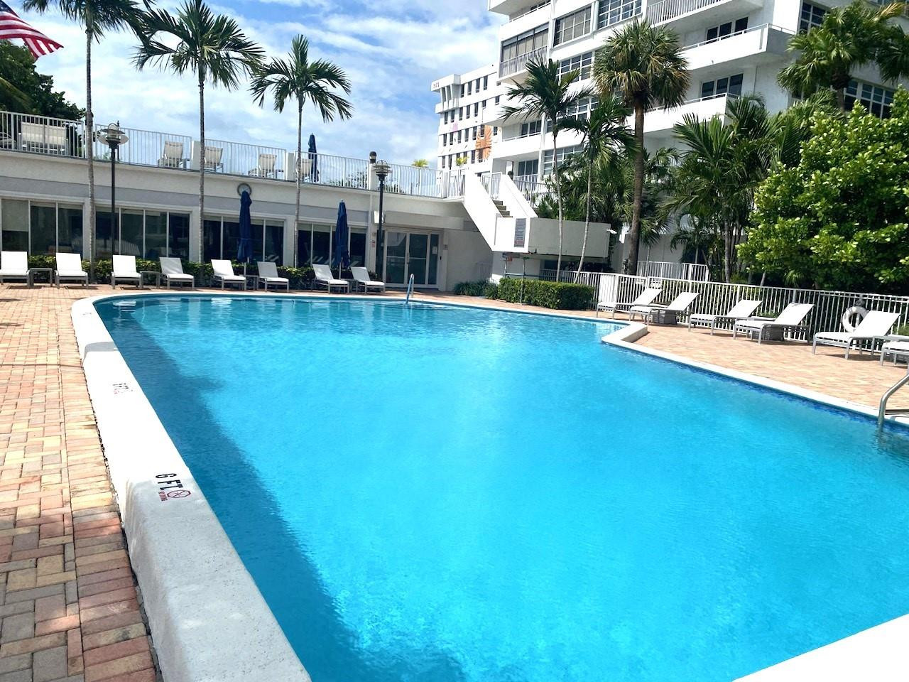 1160 N Federal Hwy 1015