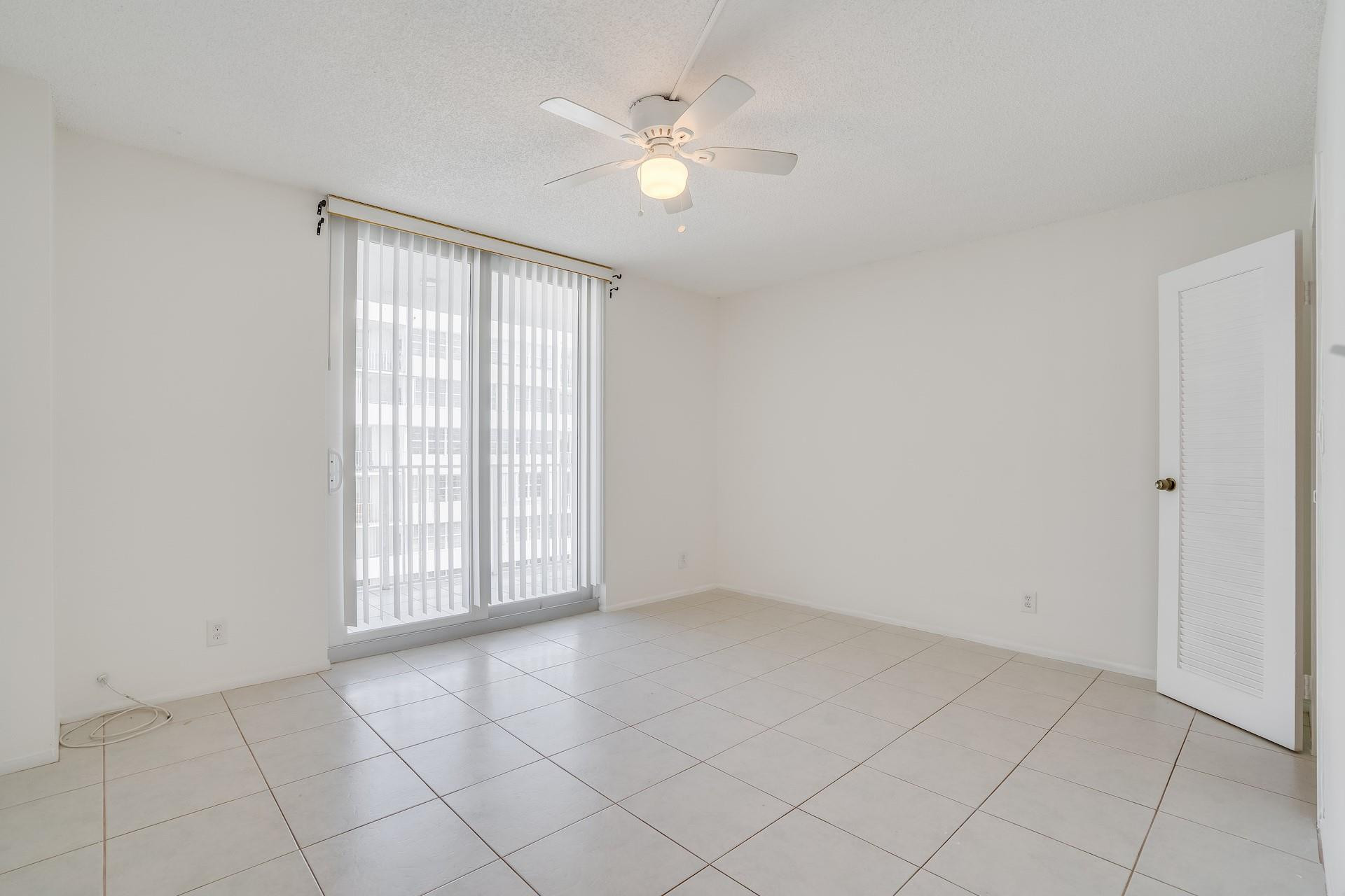 1160 N Federal Hwy 1015