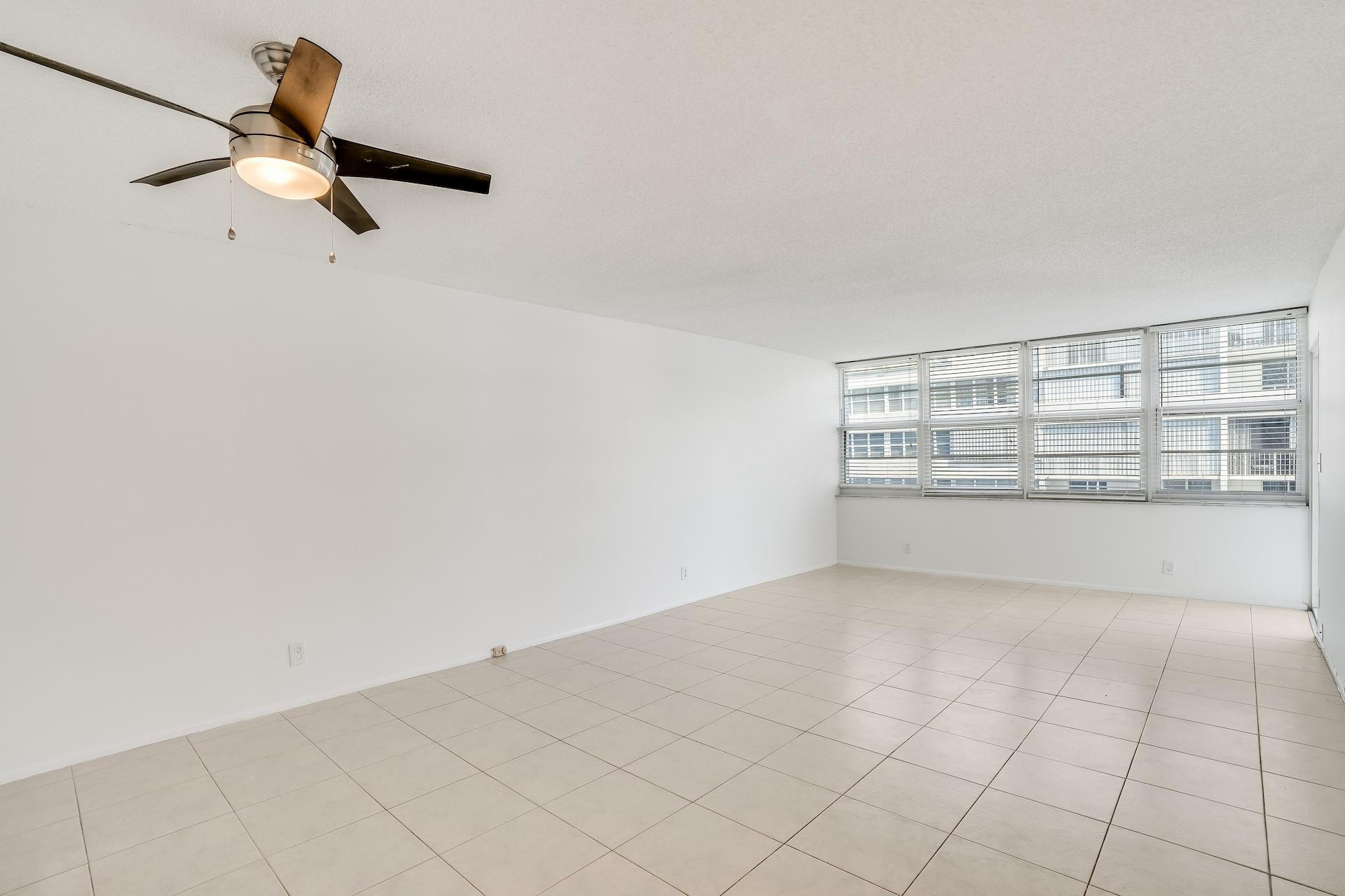 1160 N Federal Hwy 1015