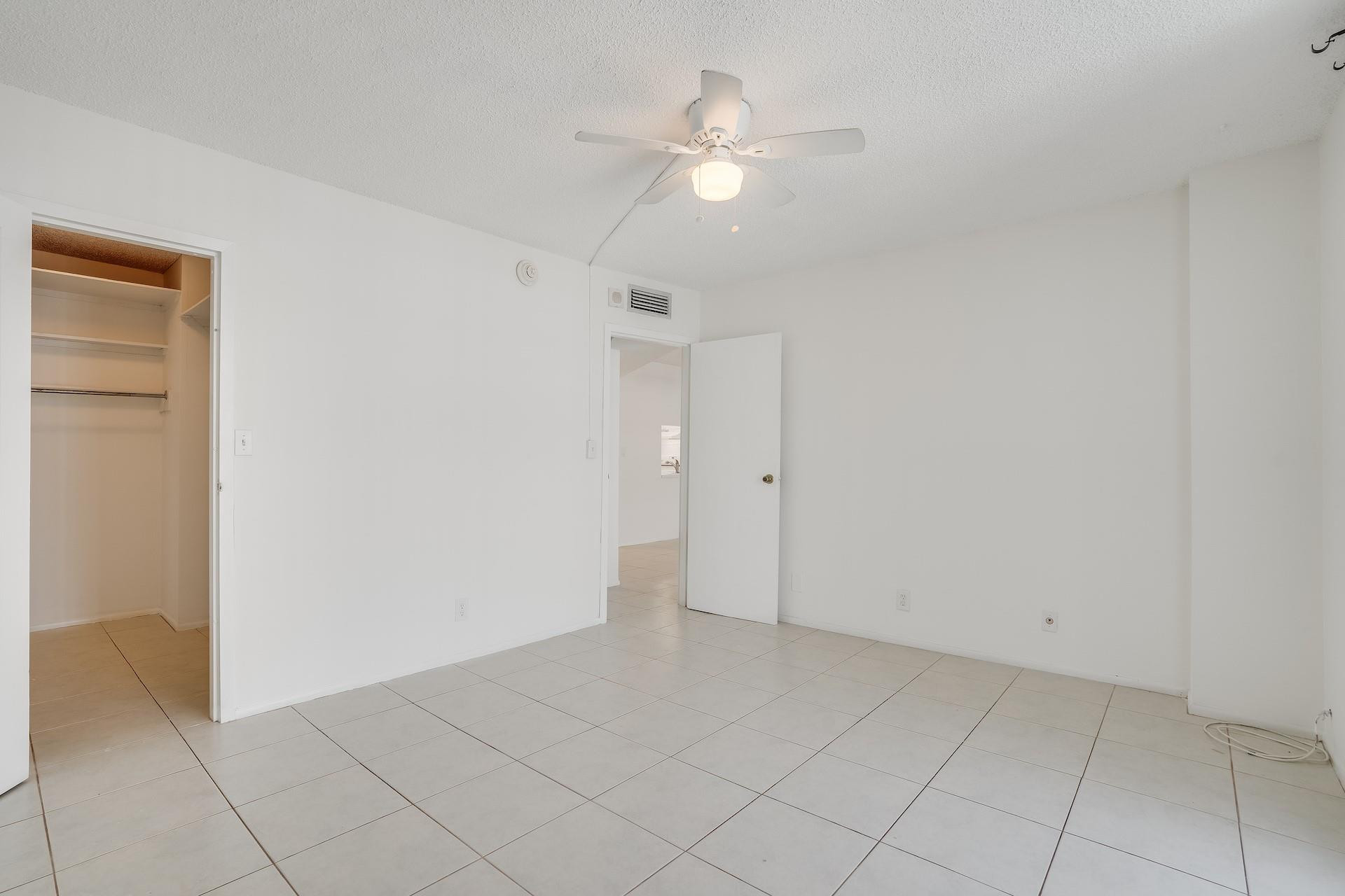 1160 N Federal Hwy 1015