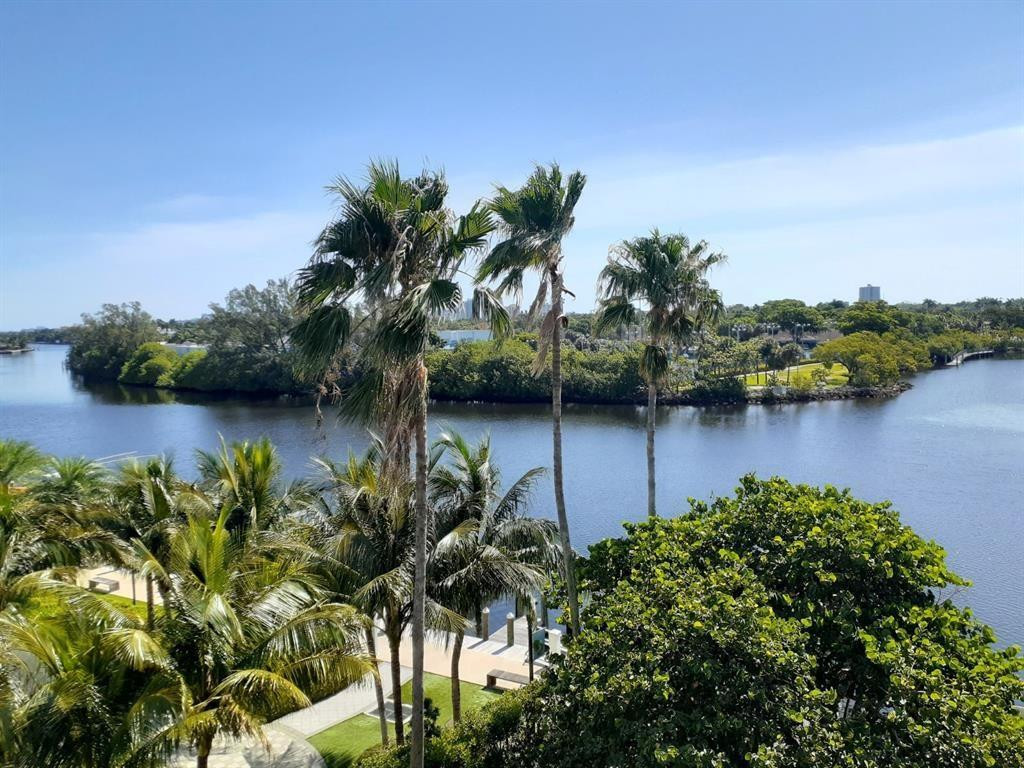 1160 N Federal Hwy 1015