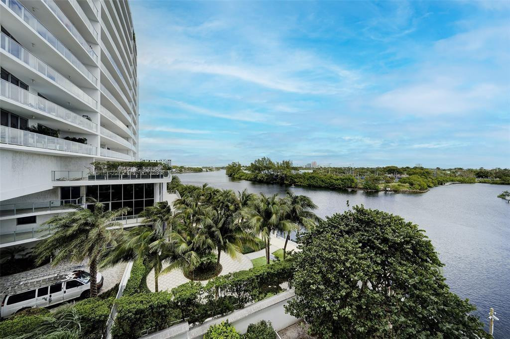 1160 N Federal Hwy 1015