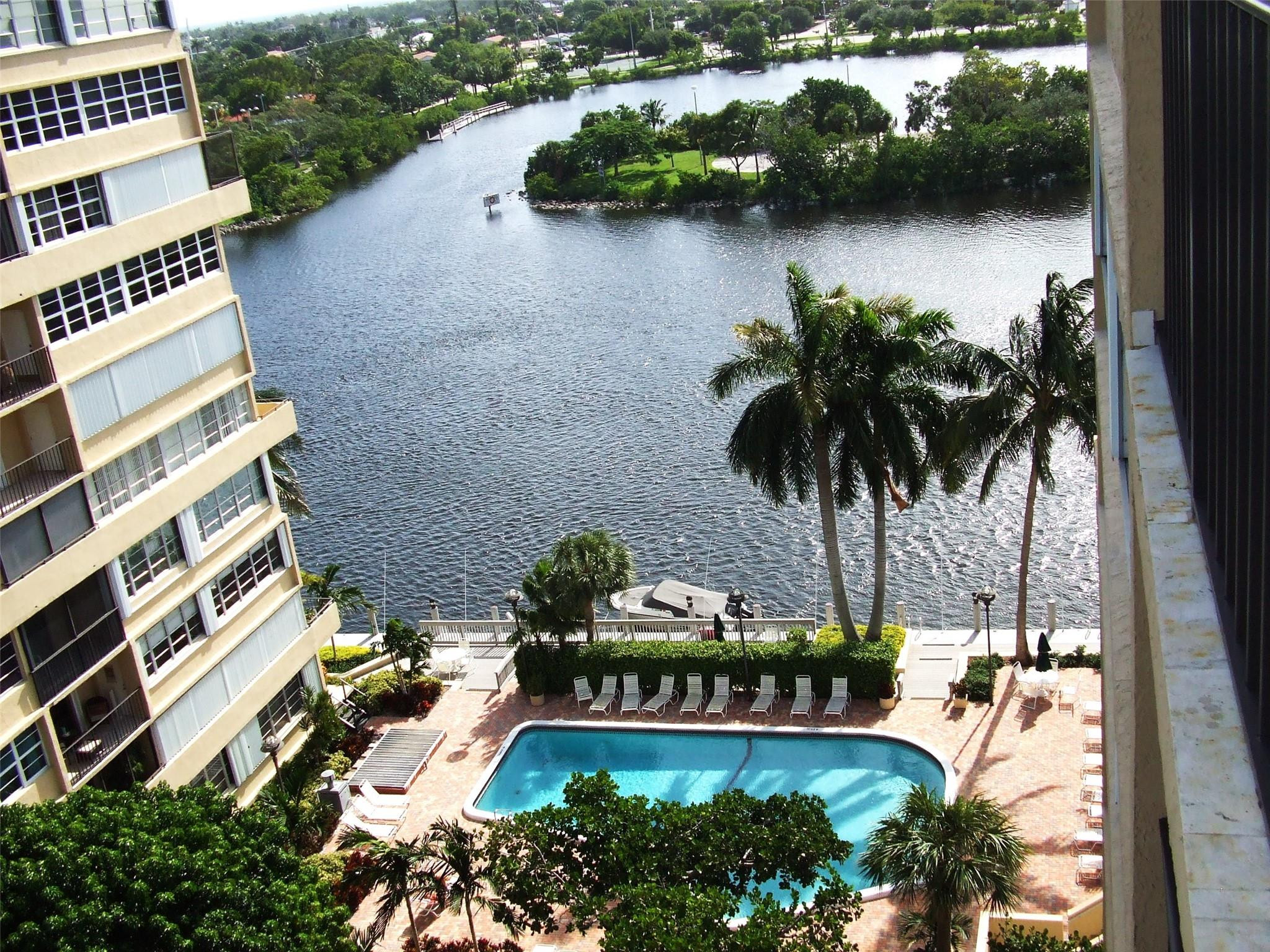 1160 N Federal Hwy 1015