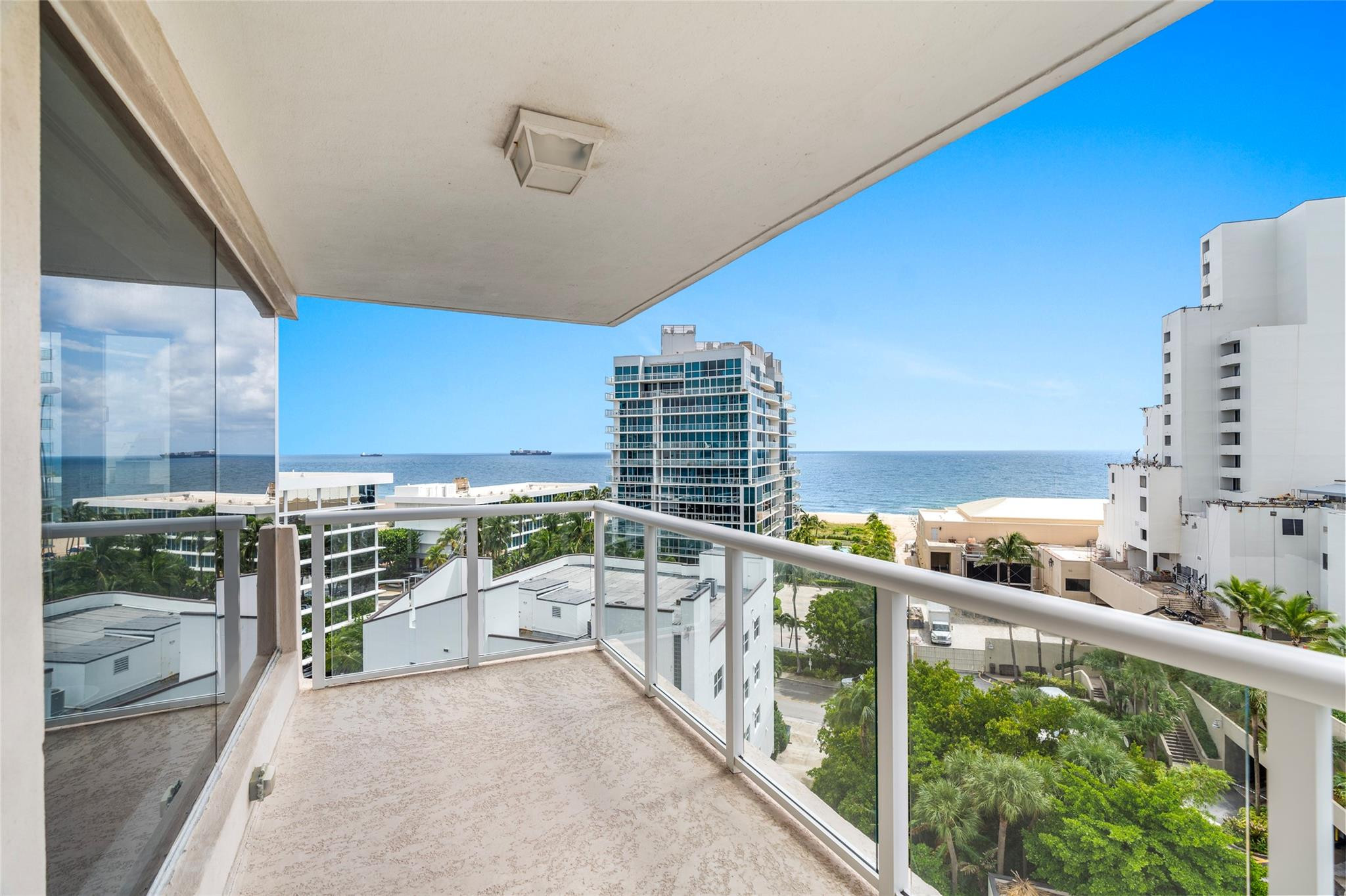 3000 Holiday Dr 1002