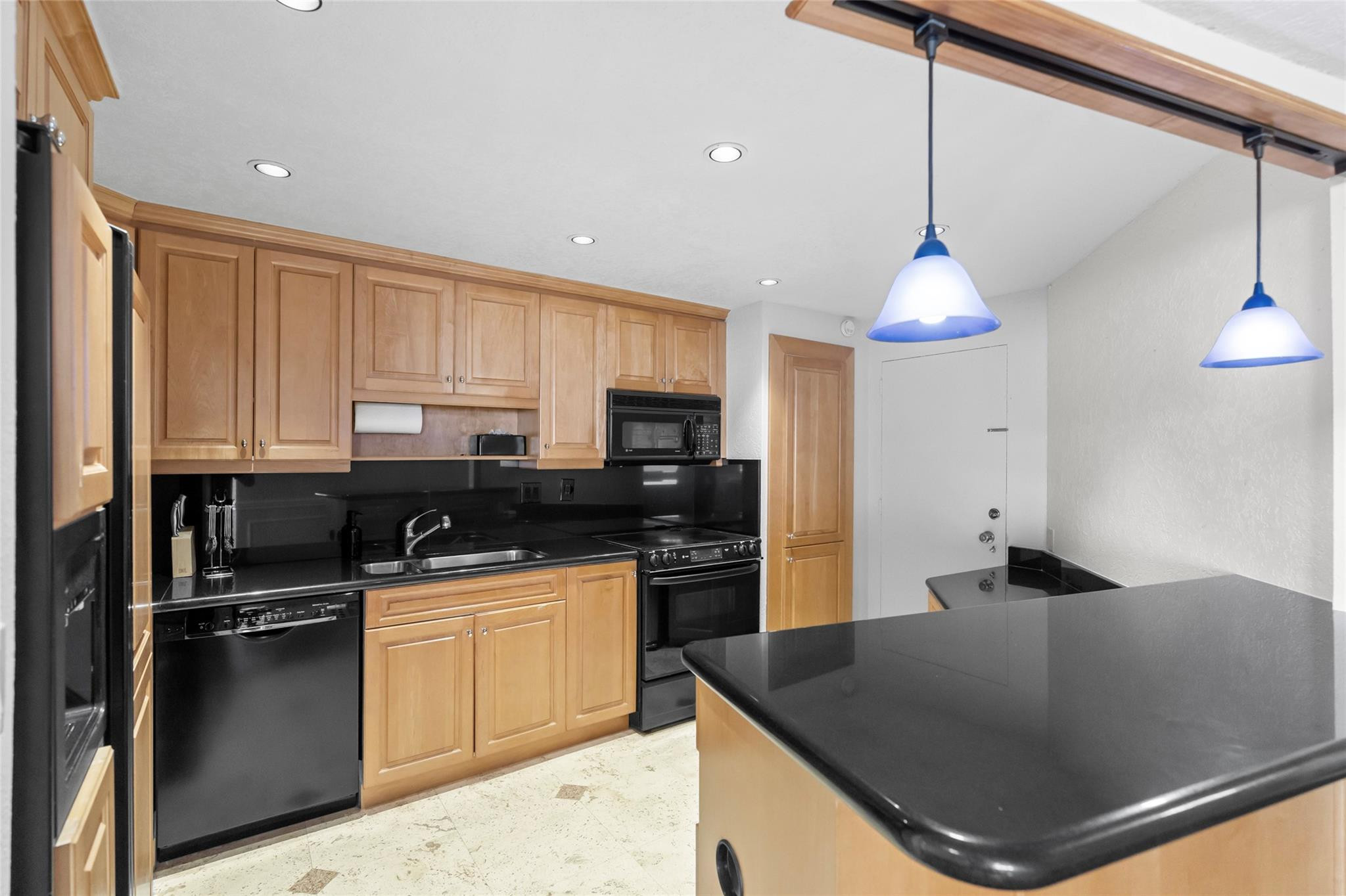 3000 Holiday Dr 1002