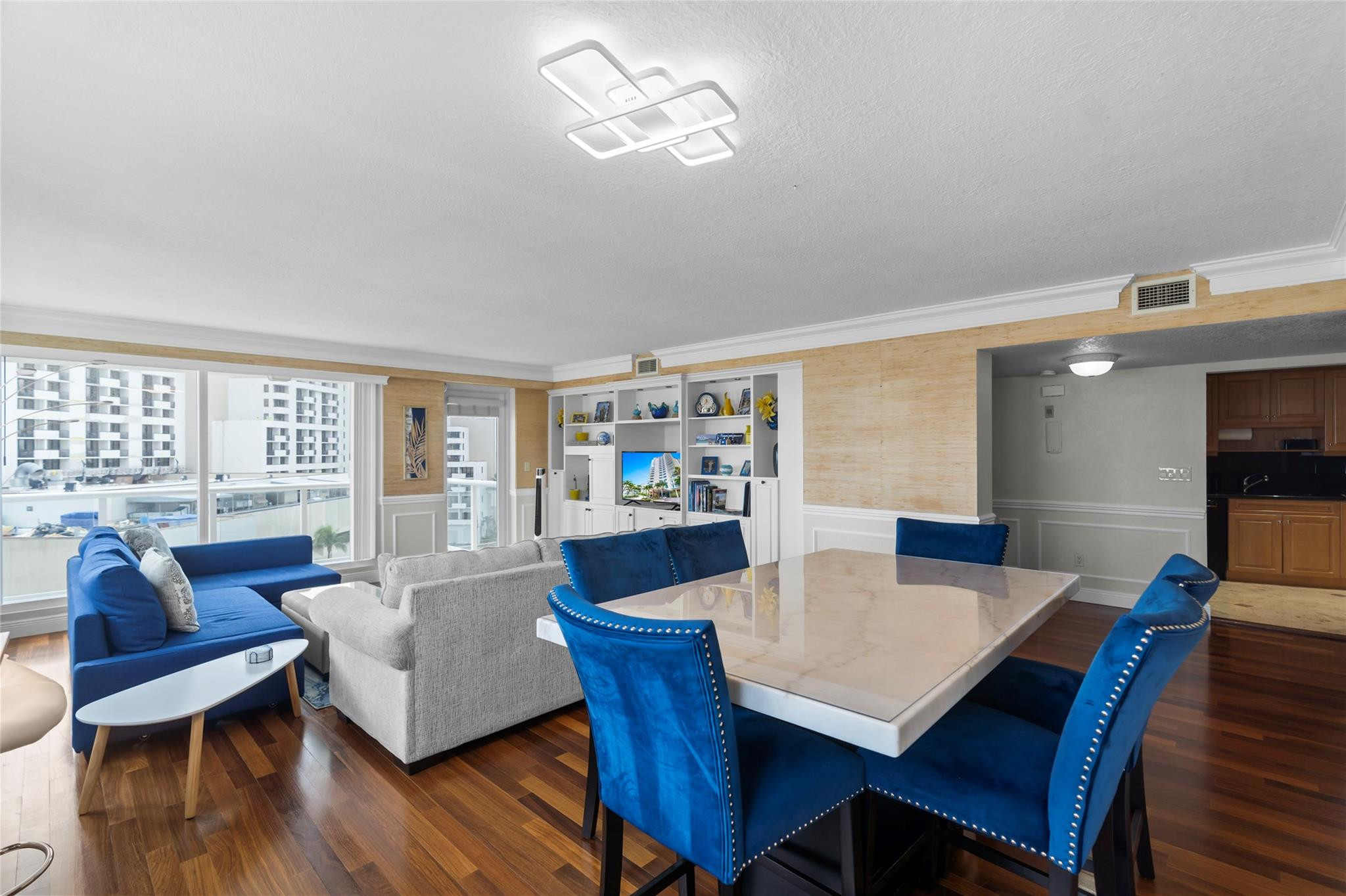 3000 Holiday Dr 1002