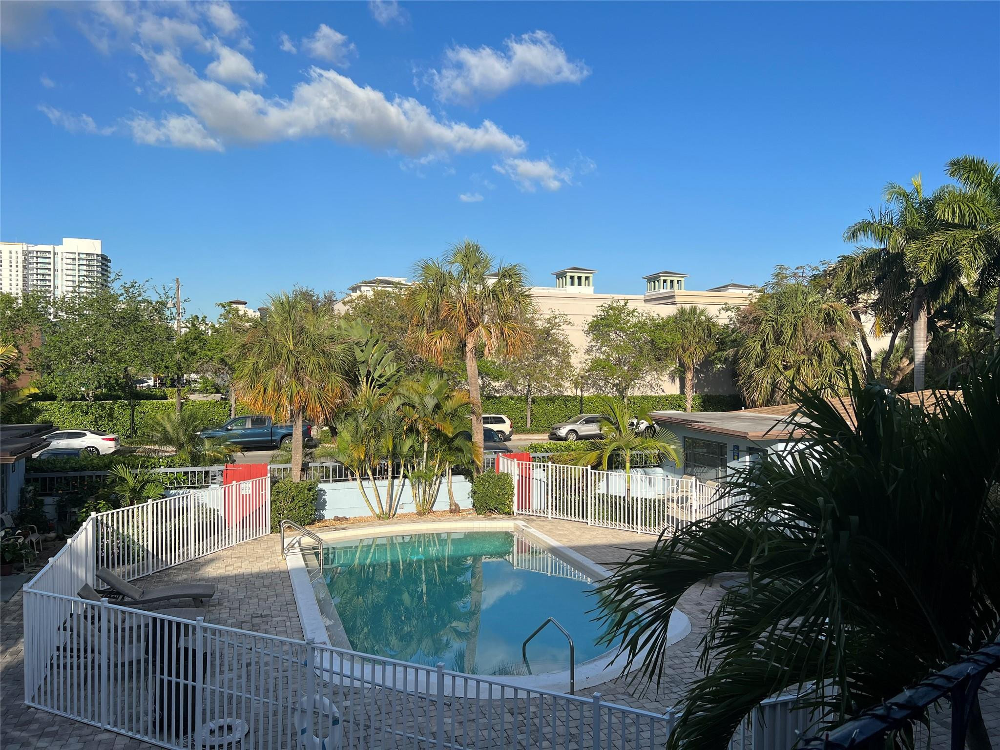 408 NE 7th Avenue 10