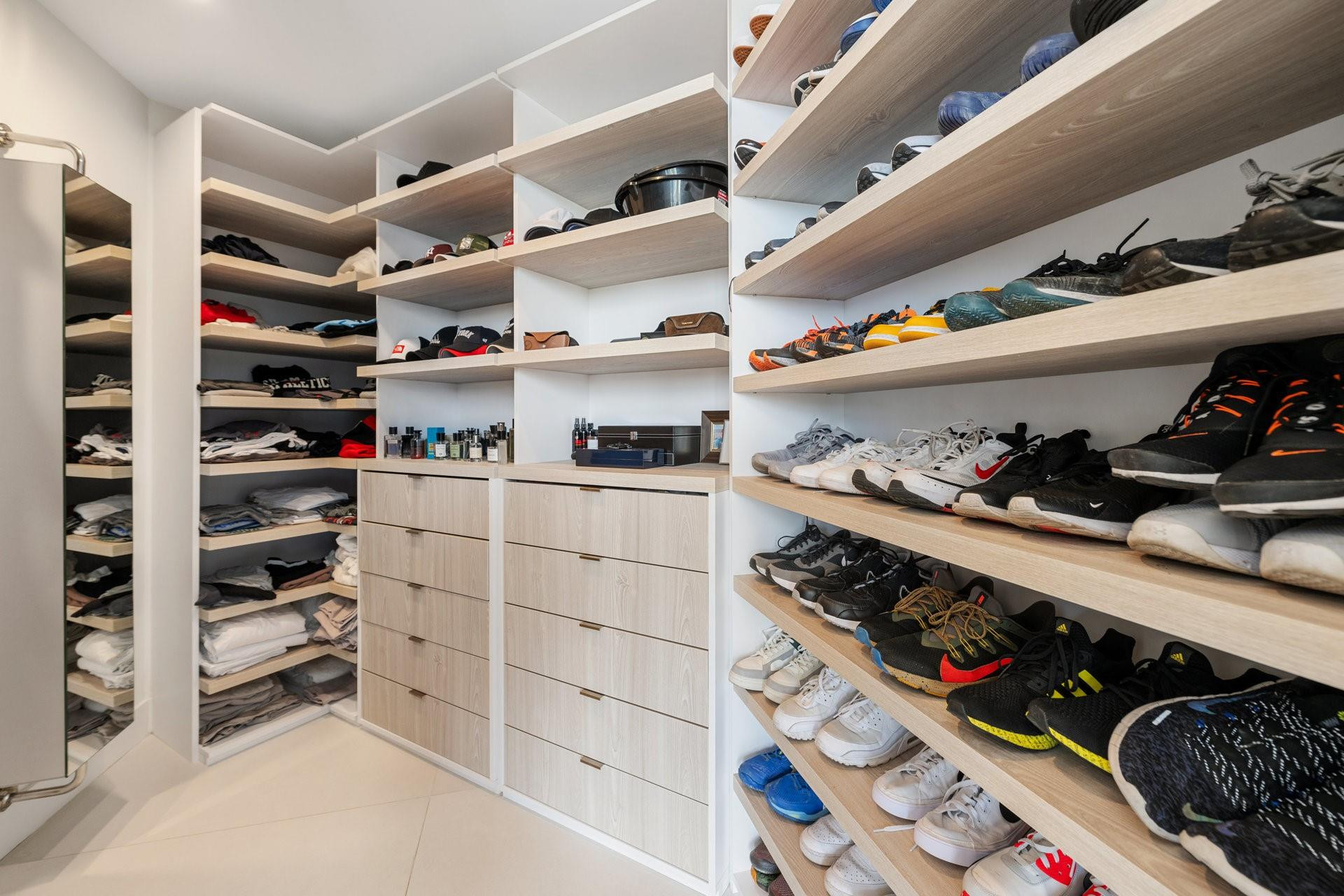 21 Isle Of Venice Dr PH1