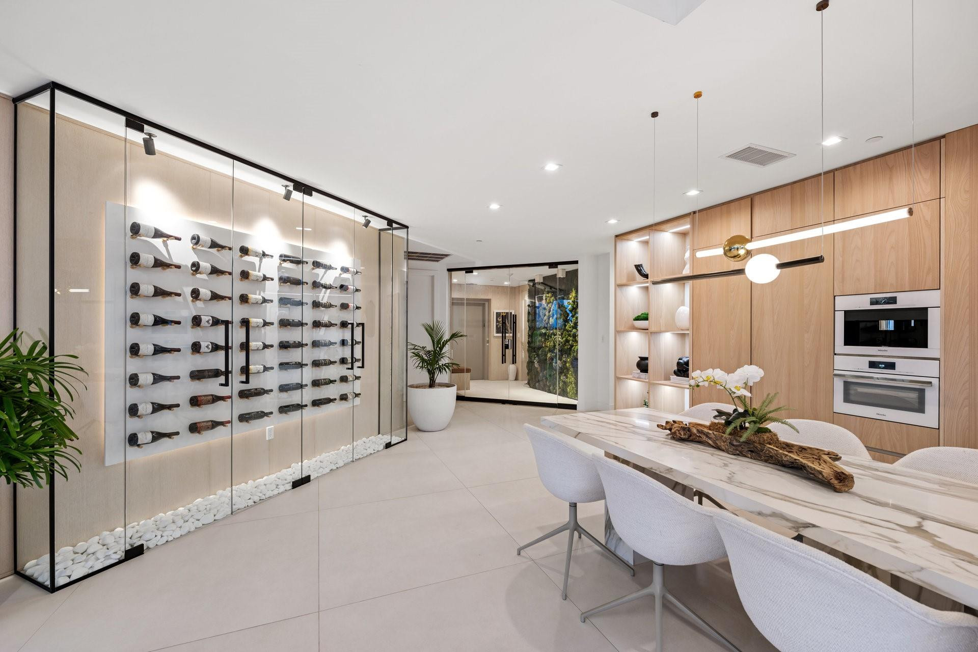 21 Isle Of Venice Dr PH1