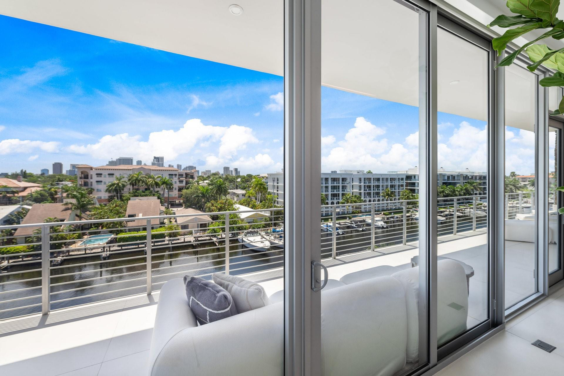 21 Isle Of Venice Dr PH1