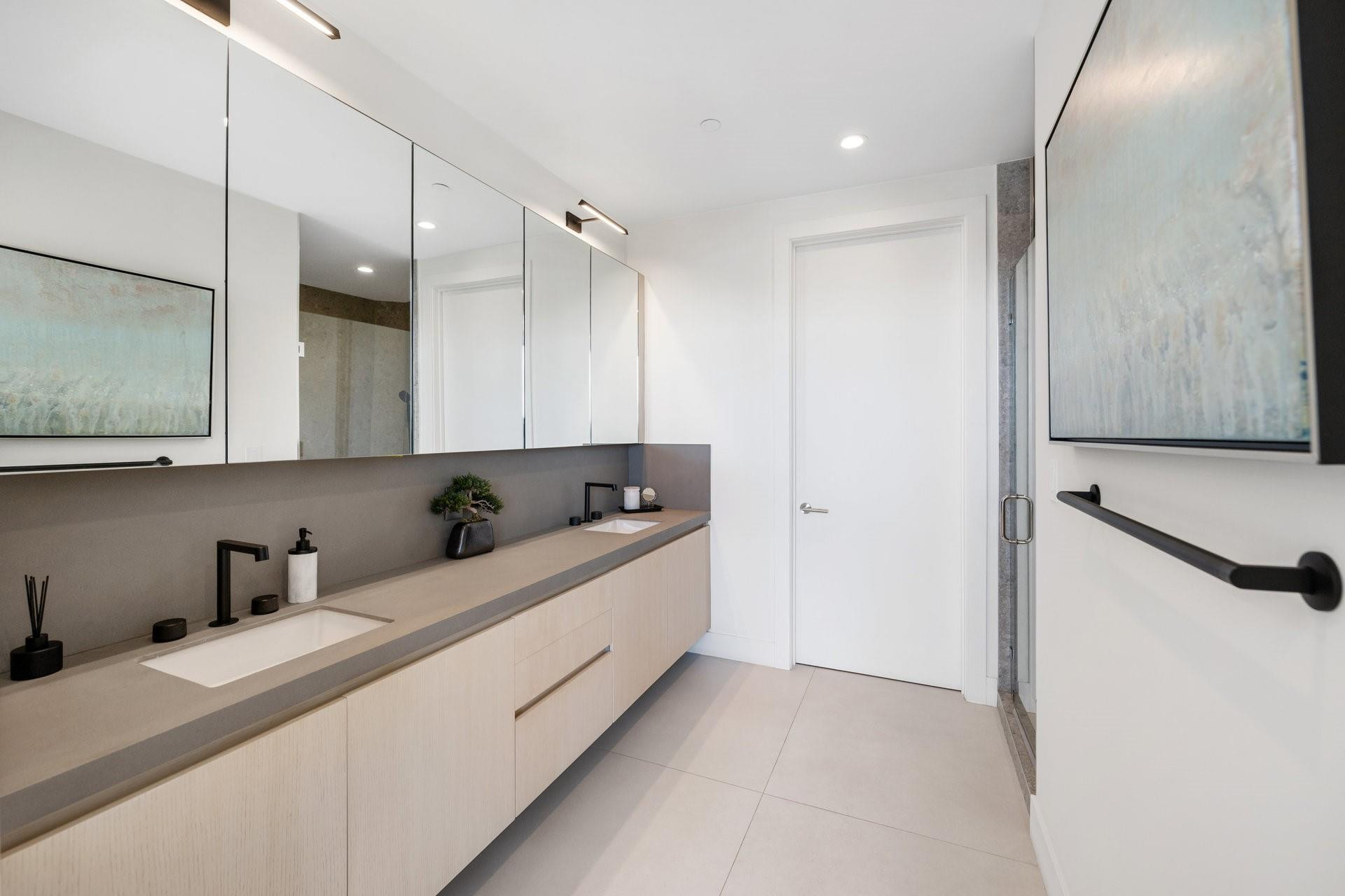 21 Isle Of Venice Dr PH1