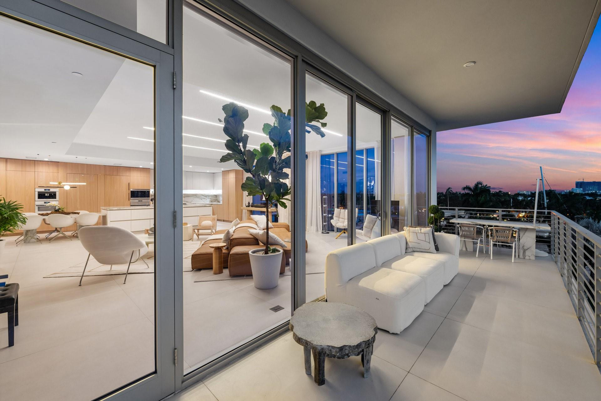 21 Isle Of Venice Dr PH1