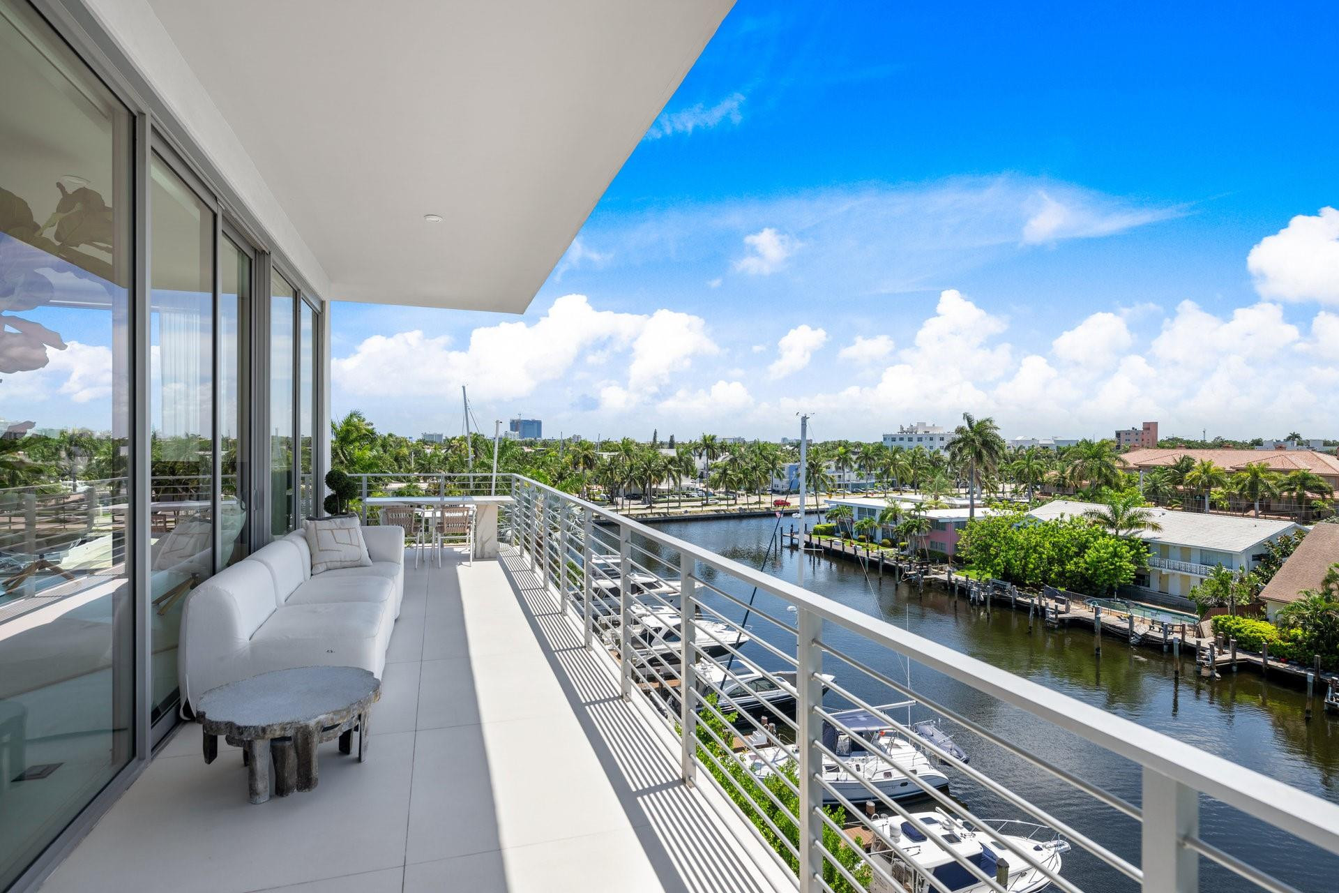 21 Isle Of Venice Dr PH1