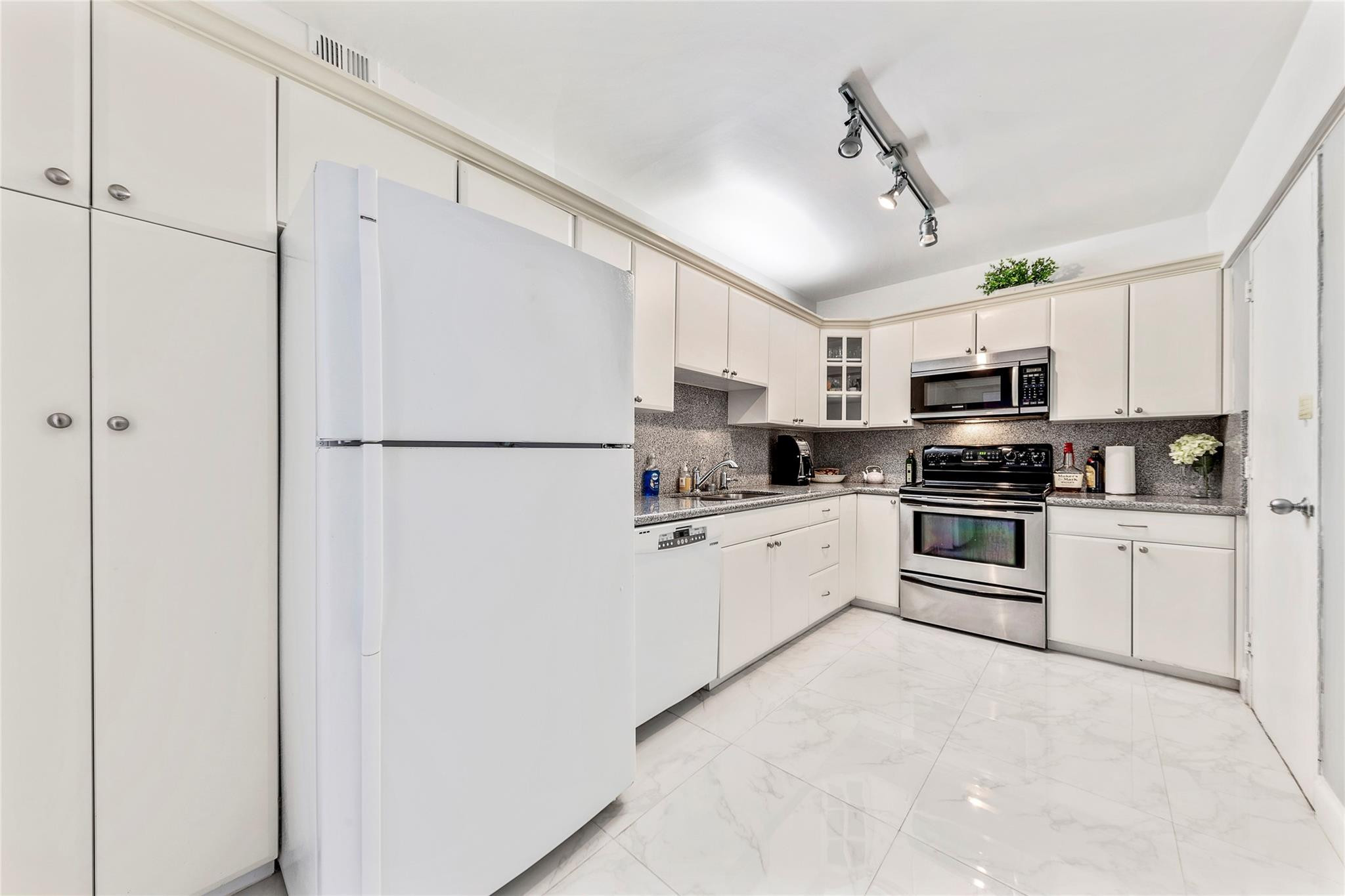 4250 Galt Ocean Dr 4R