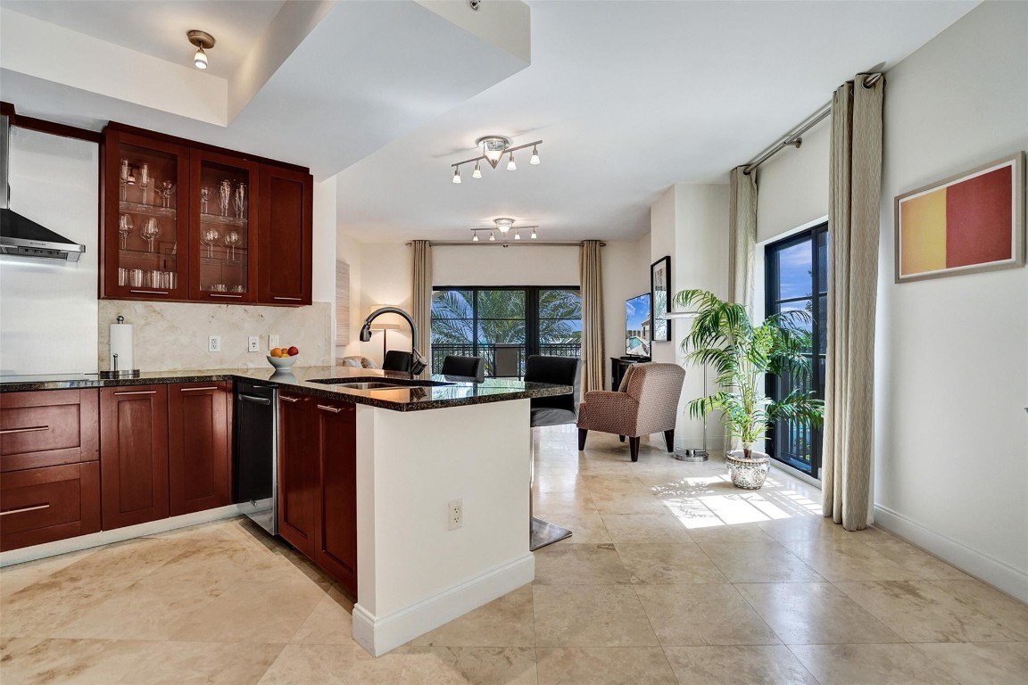 2501 N Ocean Blvd 550