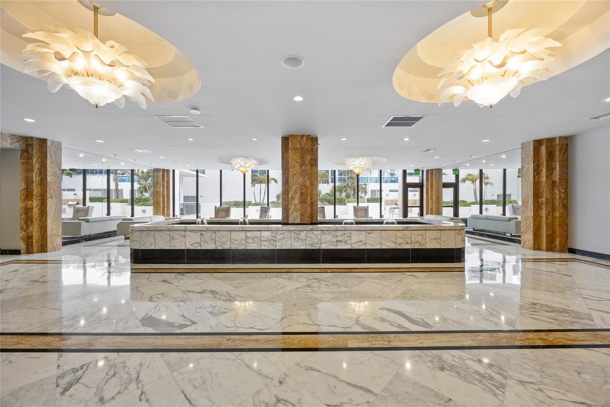 2751 S Ocean Dr 703N