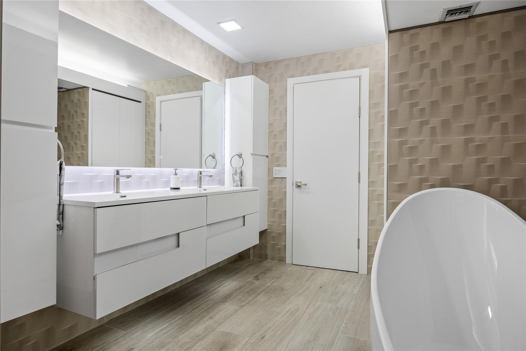 2751 S Ocean Dr 703N