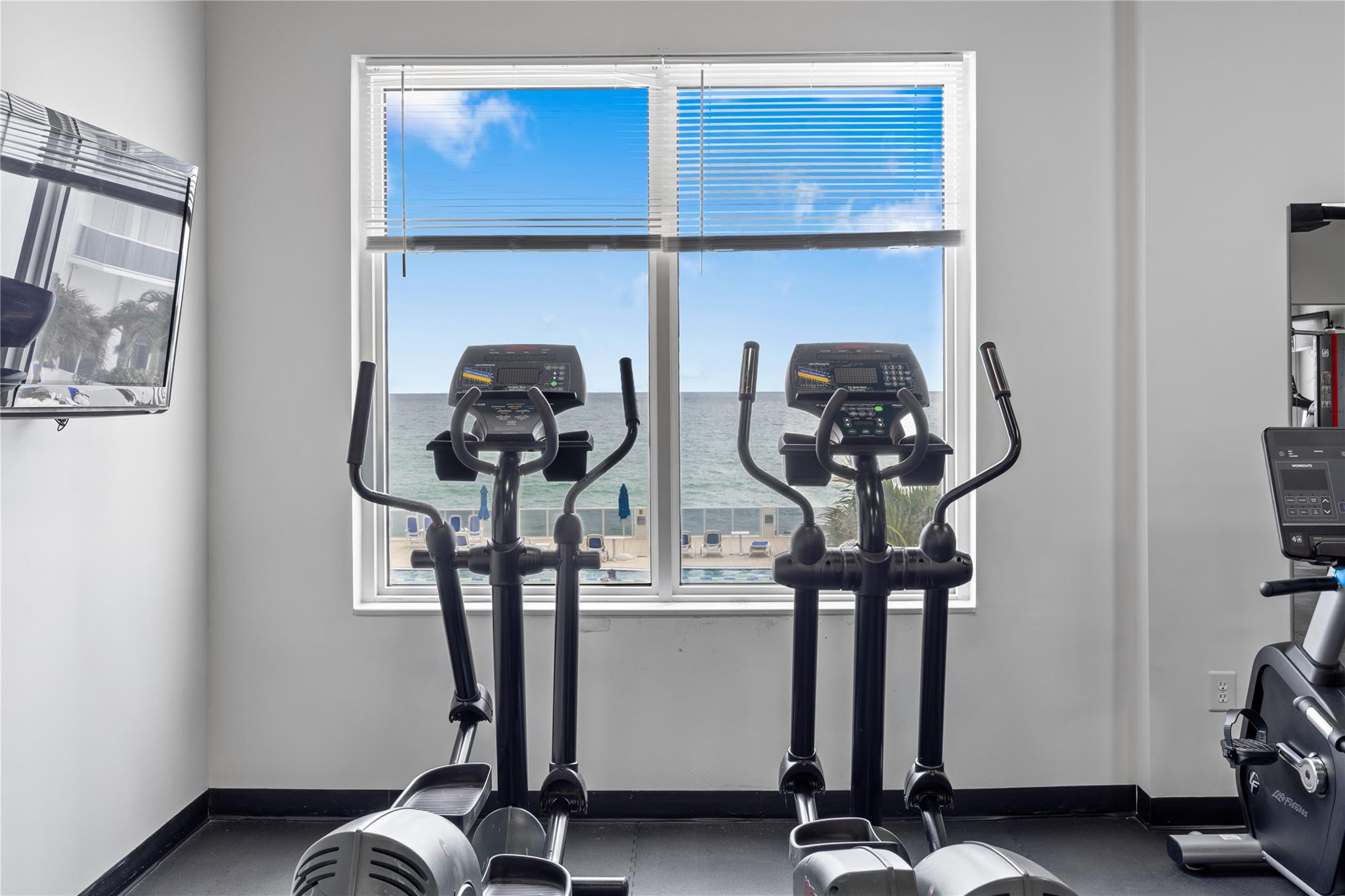 2751 S Ocean Dr 703N