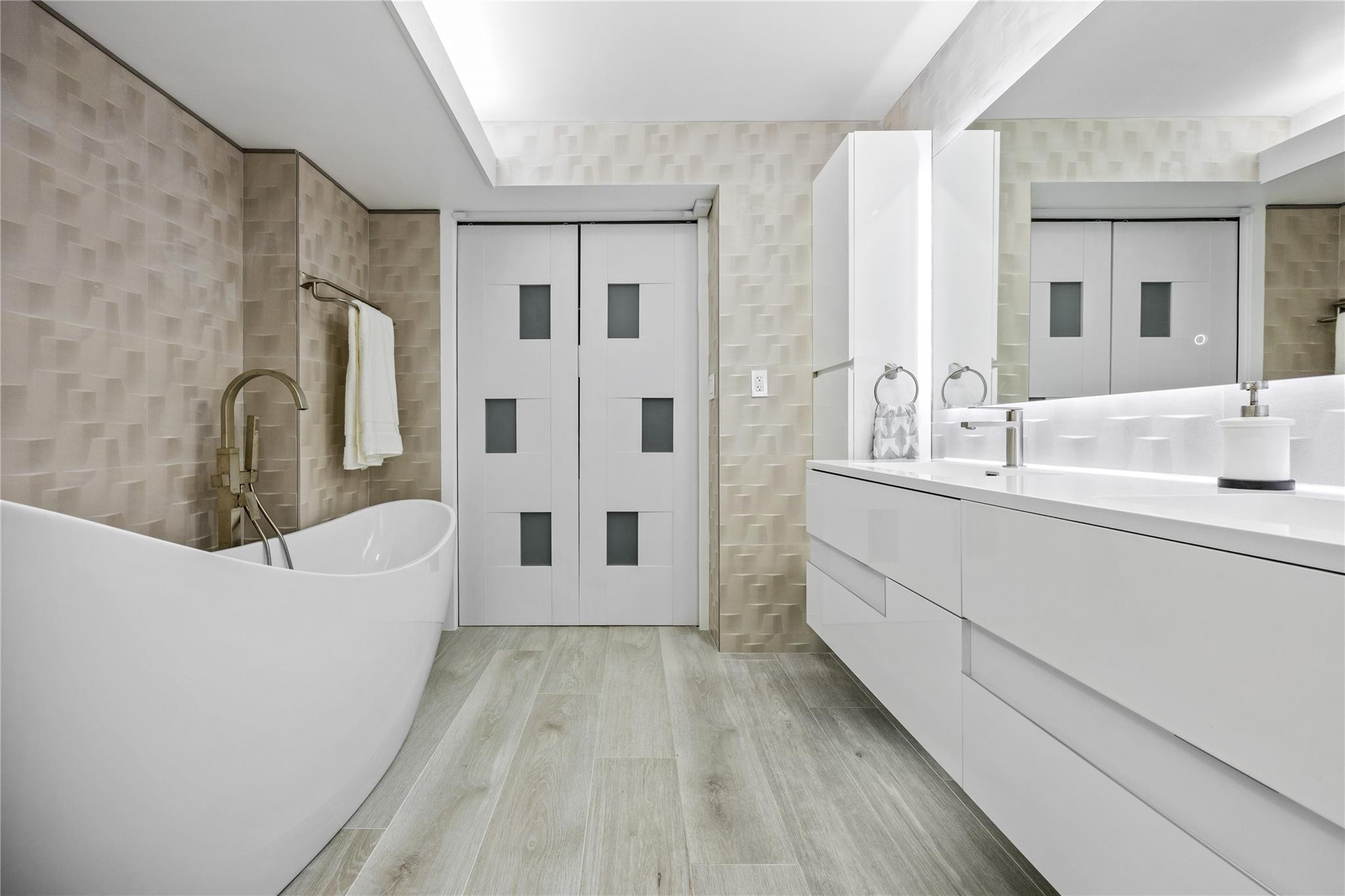 2751 S Ocean Dr 703N