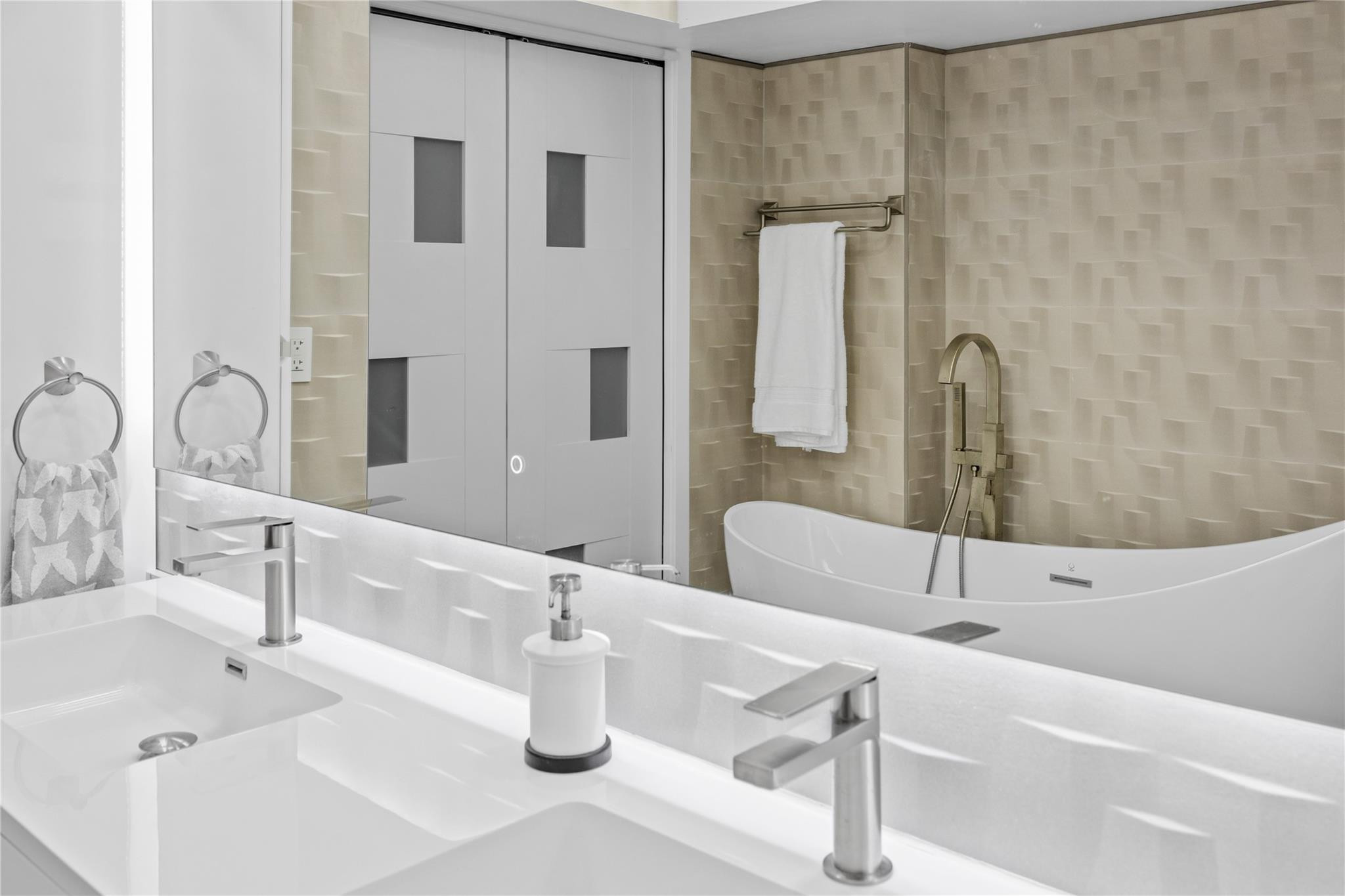 2751 S Ocean Dr 703N