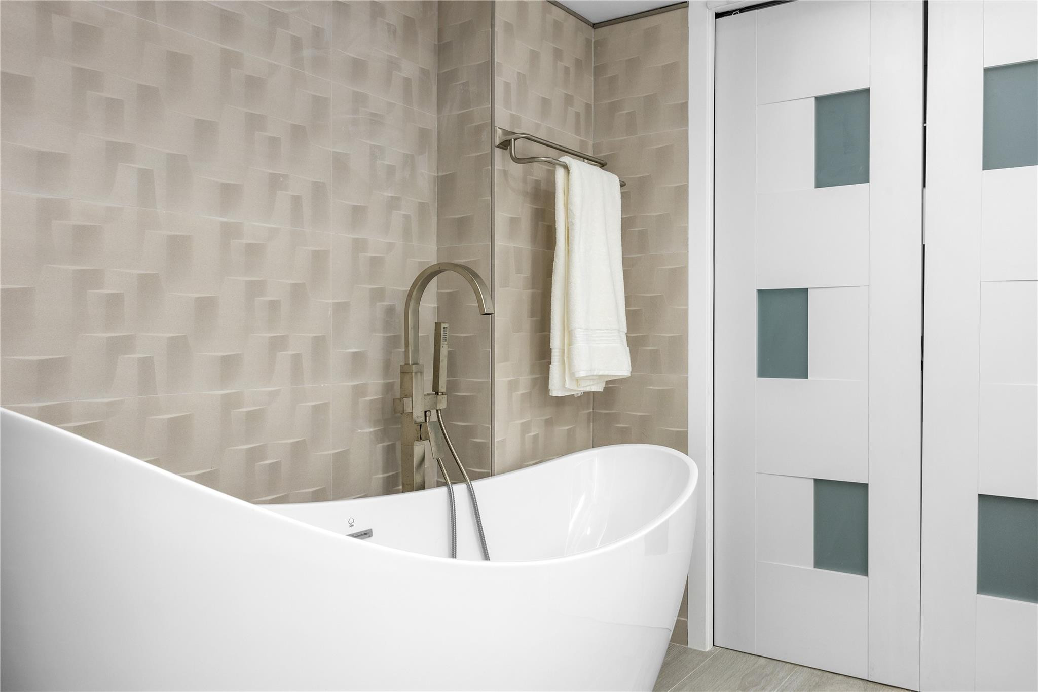 2751 S Ocean Dr 703N