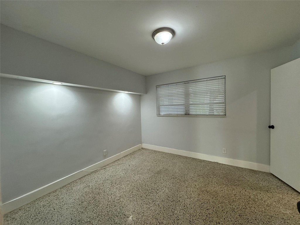 820 N Victoria Park Rd 2