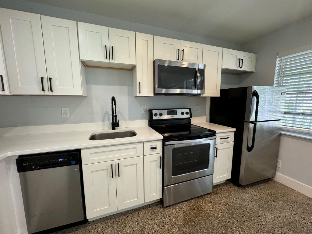 820 N Victoria Park Rd 2