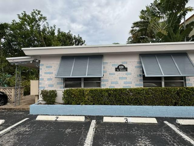 820 N Victoria Park Rd 2