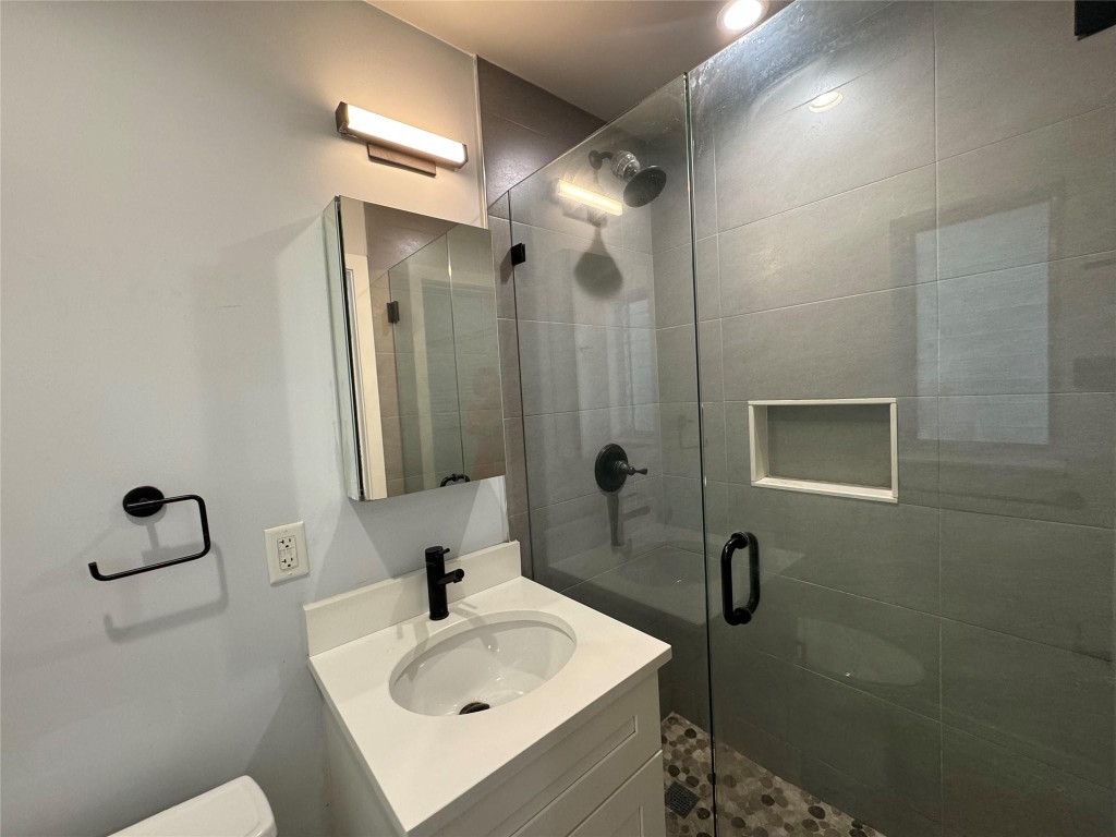 820 N Victoria Park Rd 2