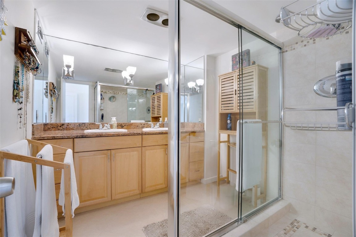 4300 N Ocean Blvd 11M