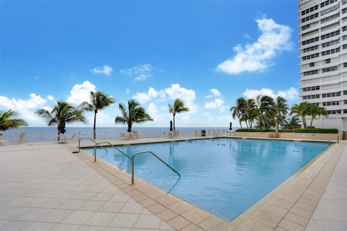 4300 N Ocean Blvd 11M