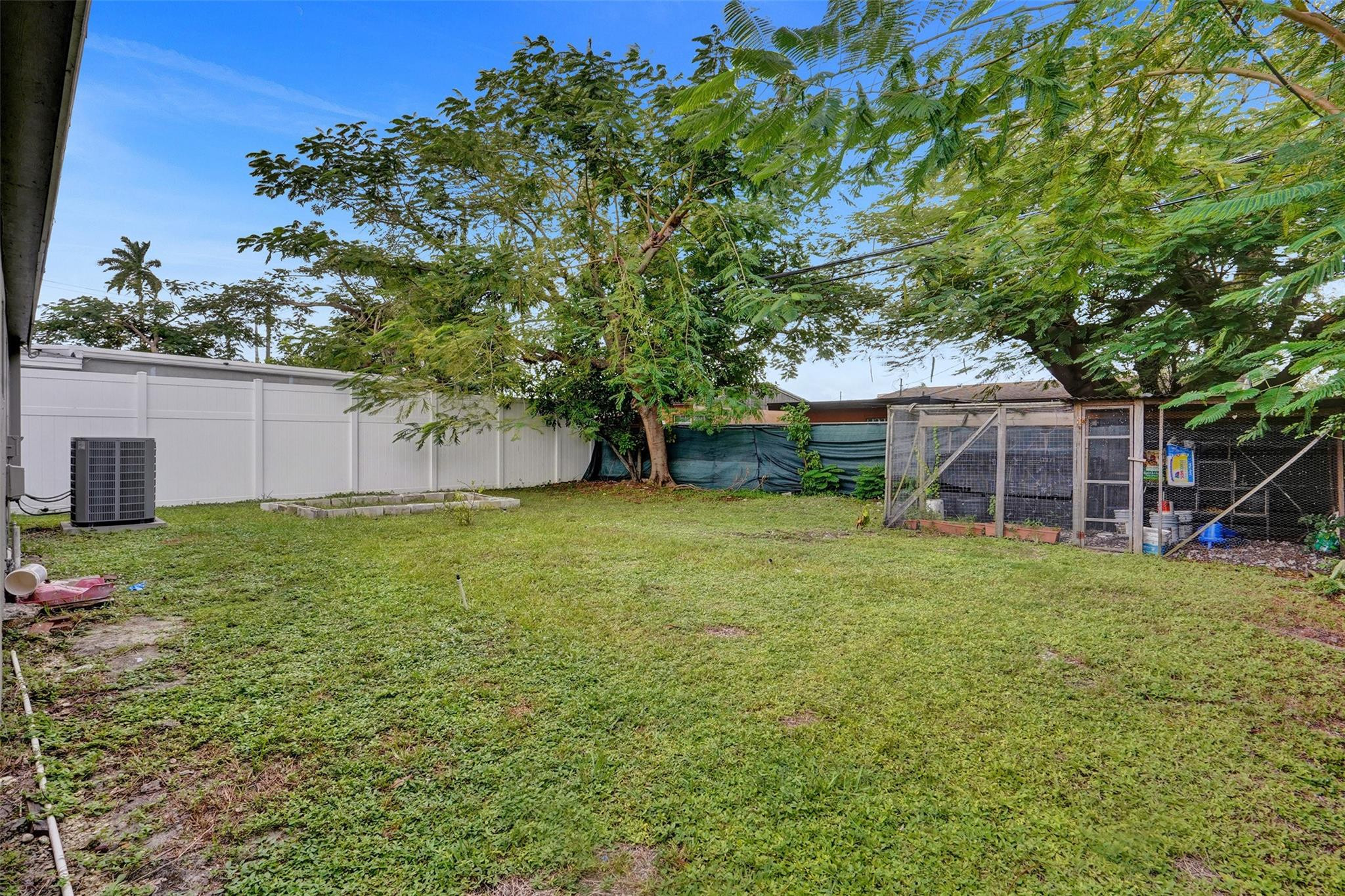 51 E Commercial Blvd