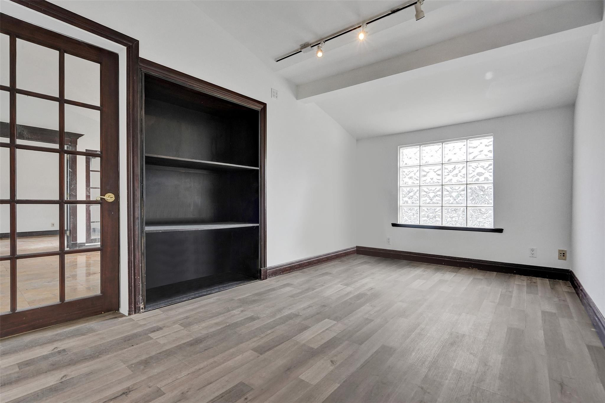 51 E Commercial Blvd