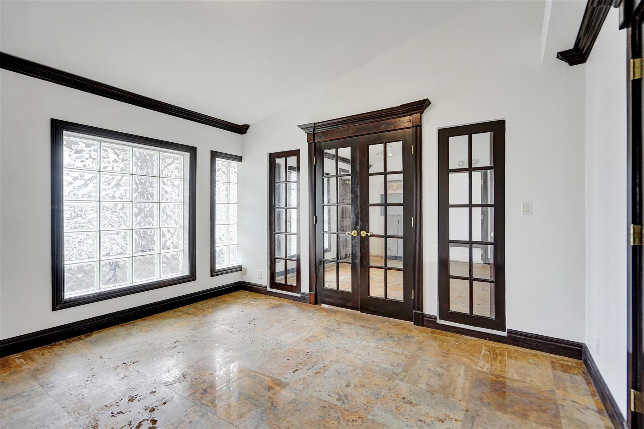 51 E Commercial Blvd