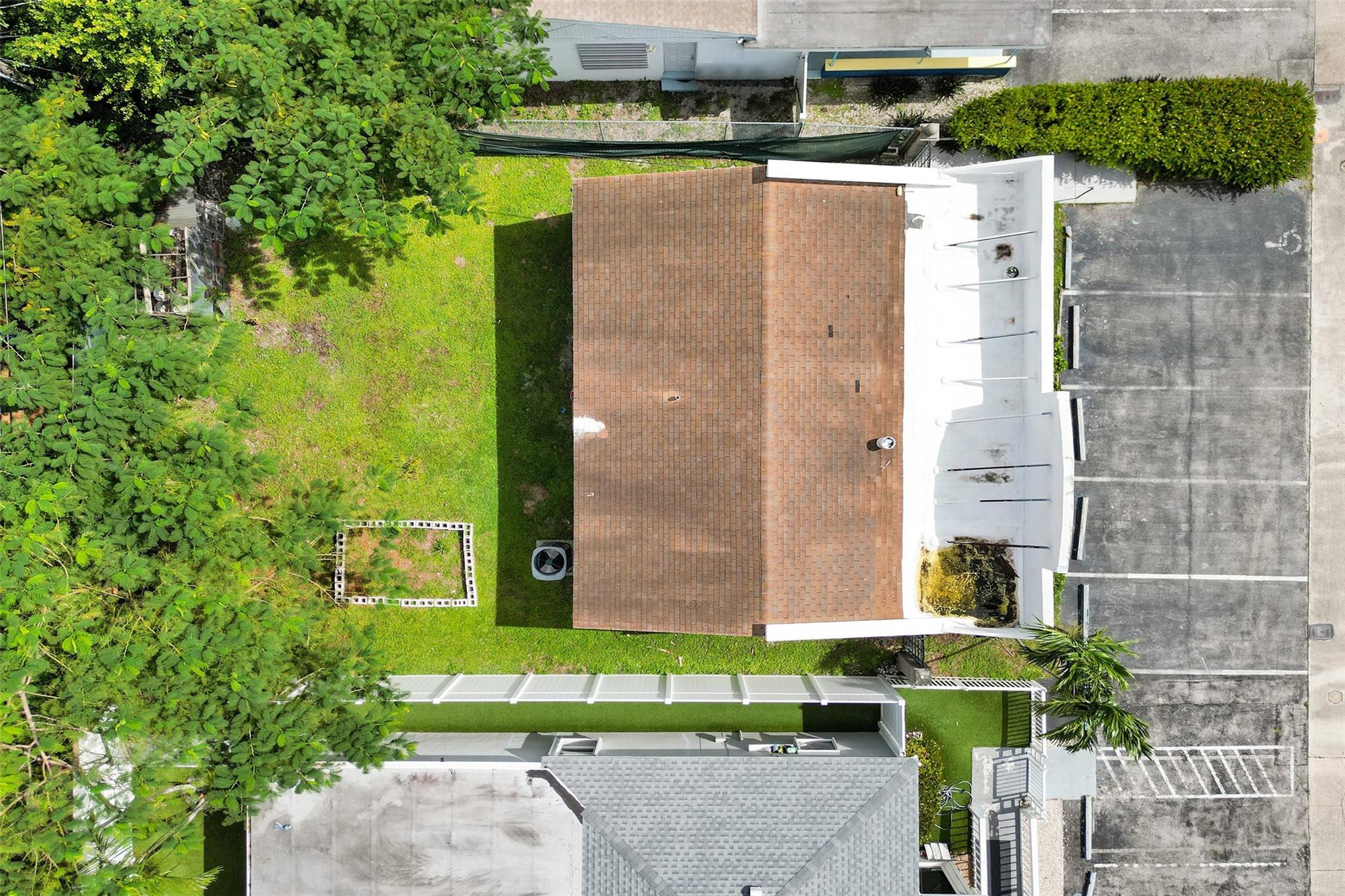 51 E Commercial Blvd