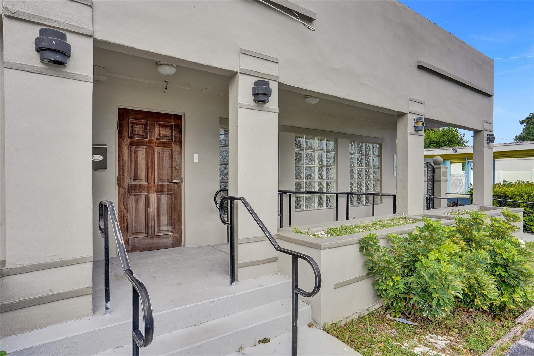 51 E Commercial Blvd