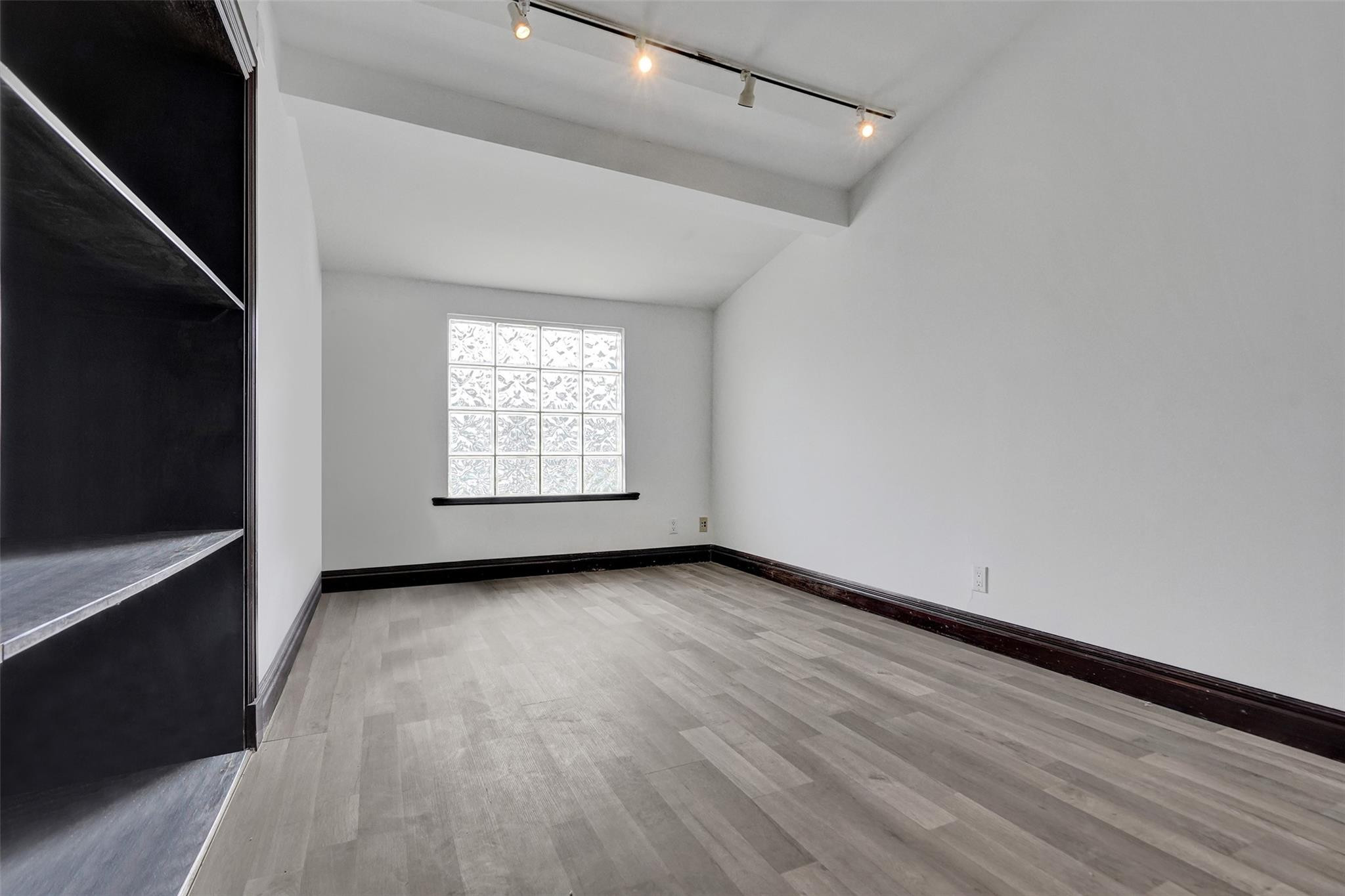 51 E Commercial Blvd