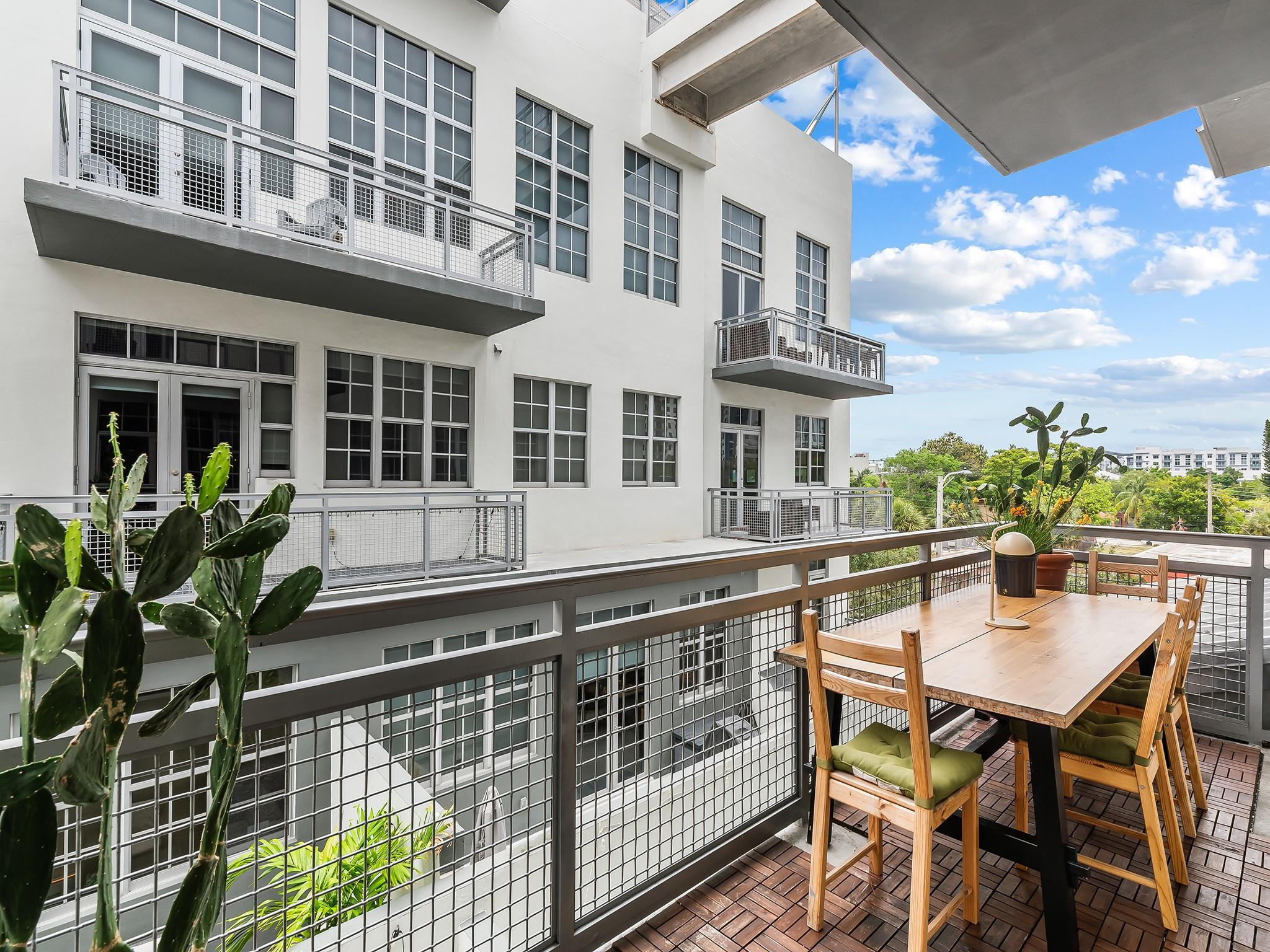 425 N Andrews Ave 304