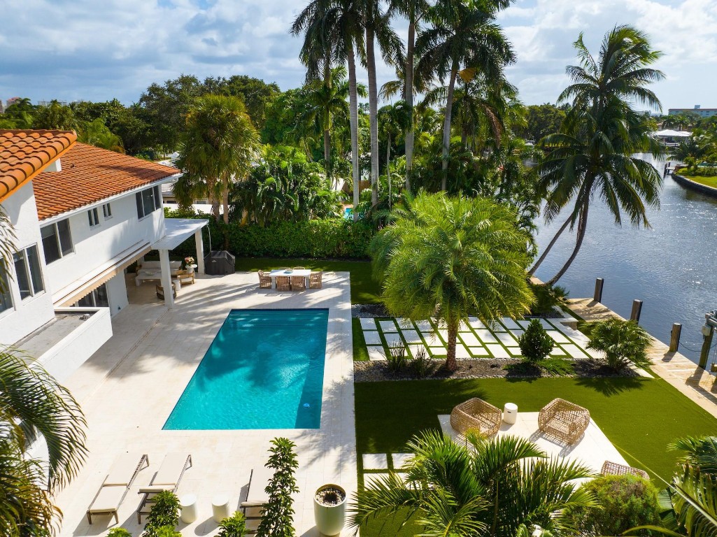 2525 Middle River Dr