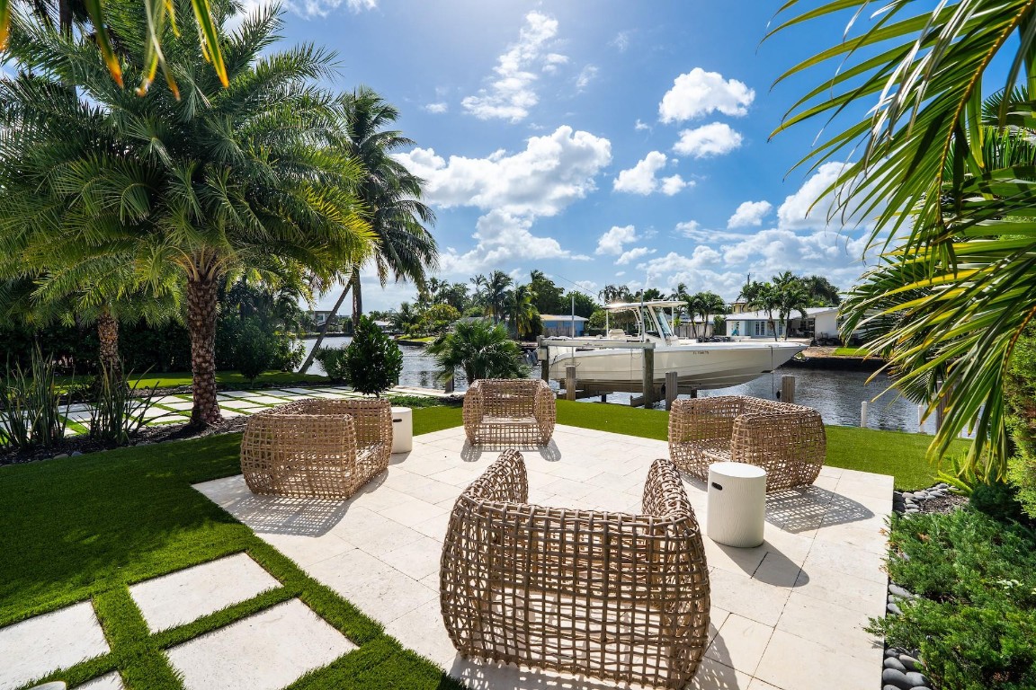 2525 Middle River Dr