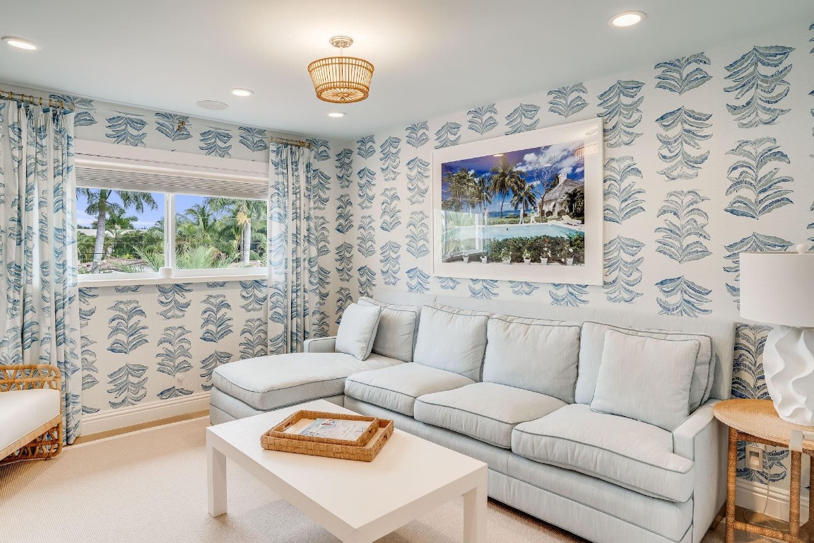 2525 Middle River Dr