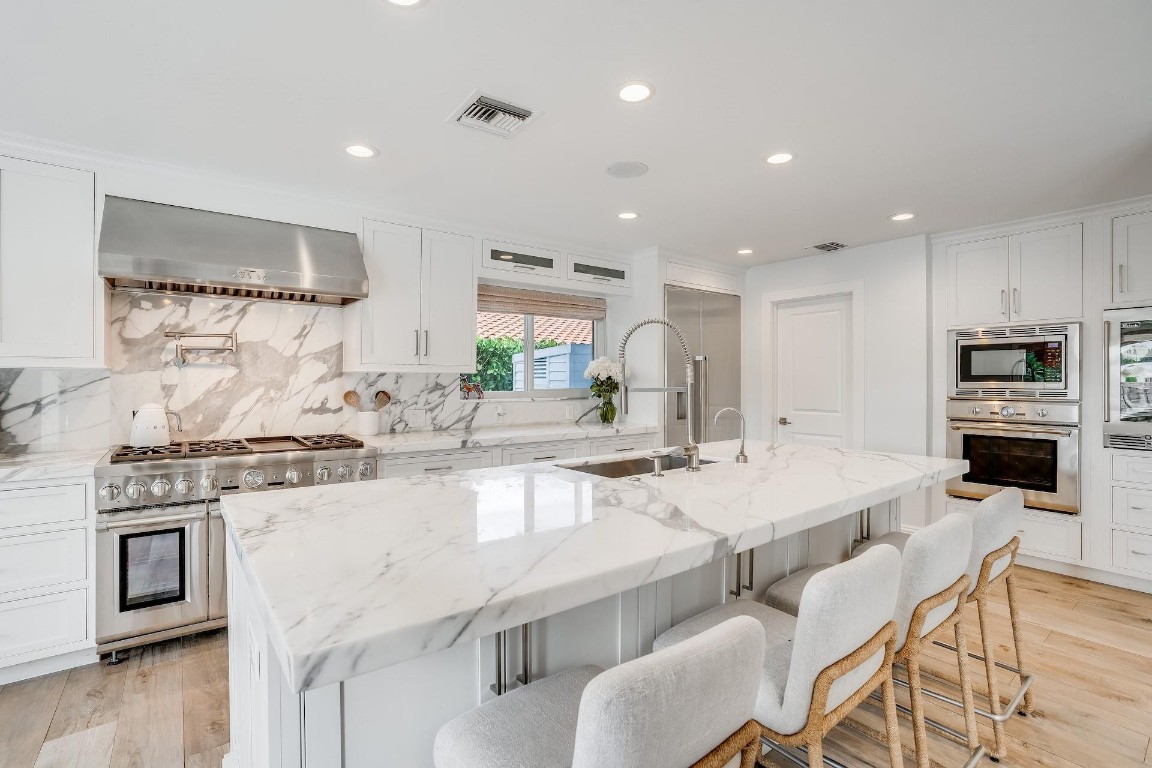 2525 Middle River Dr