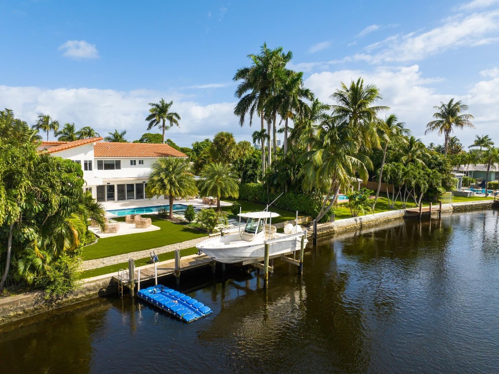 2525 Middle River Dr