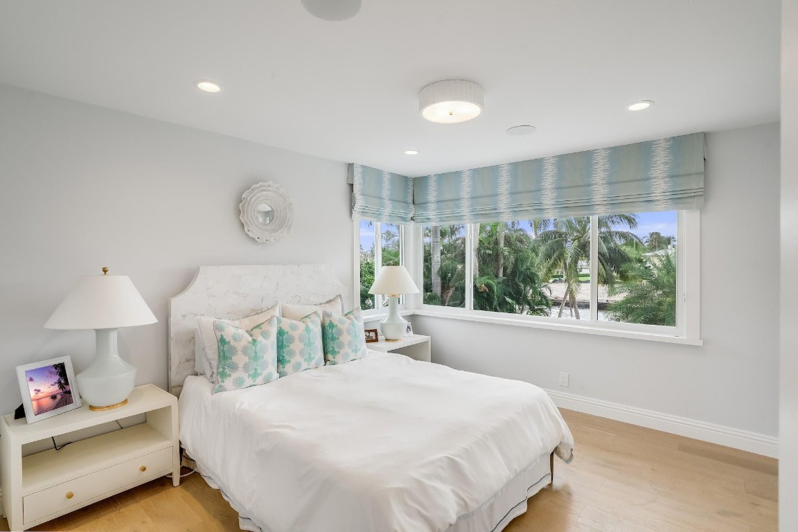 2525 Middle River Dr