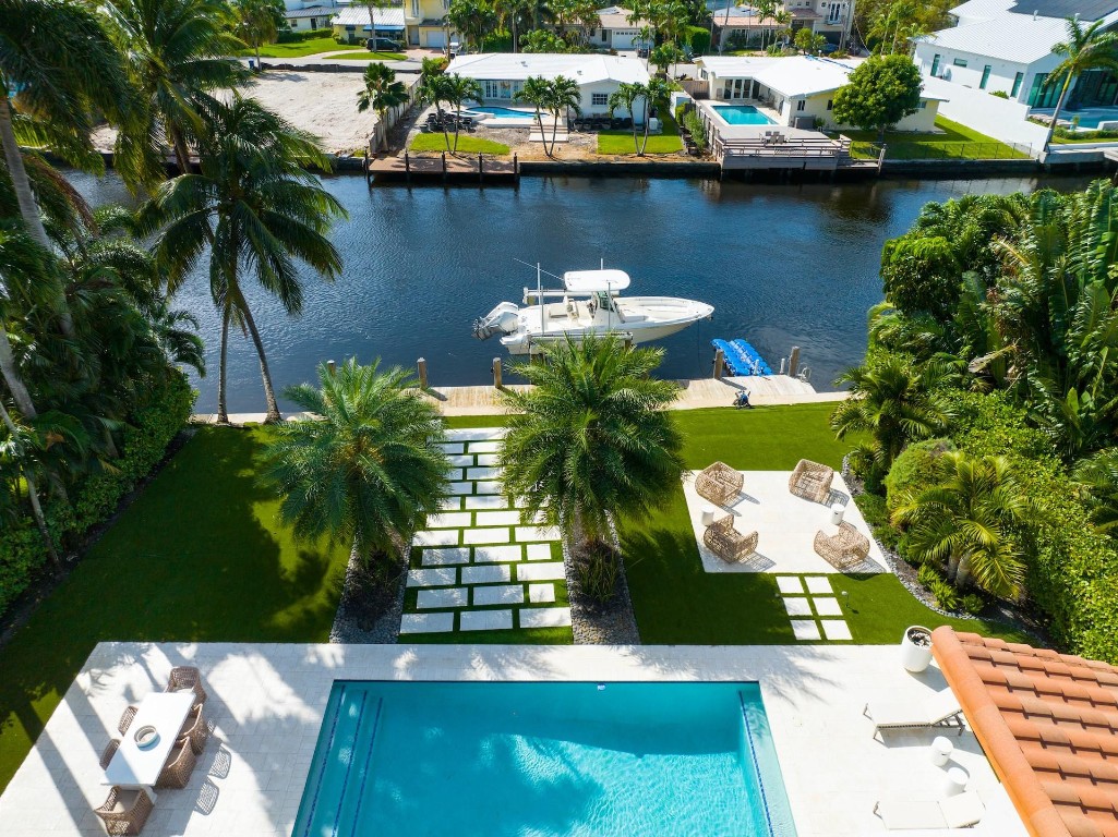 2525 Middle River Dr